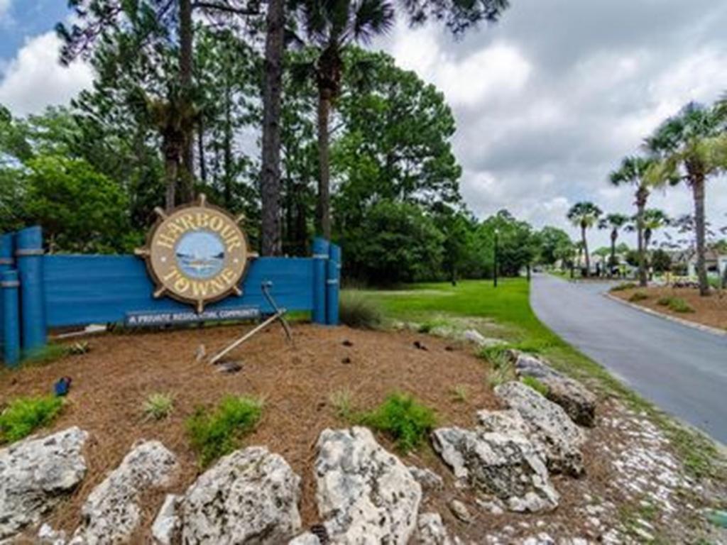 HARBOUR TOWNE - Residential