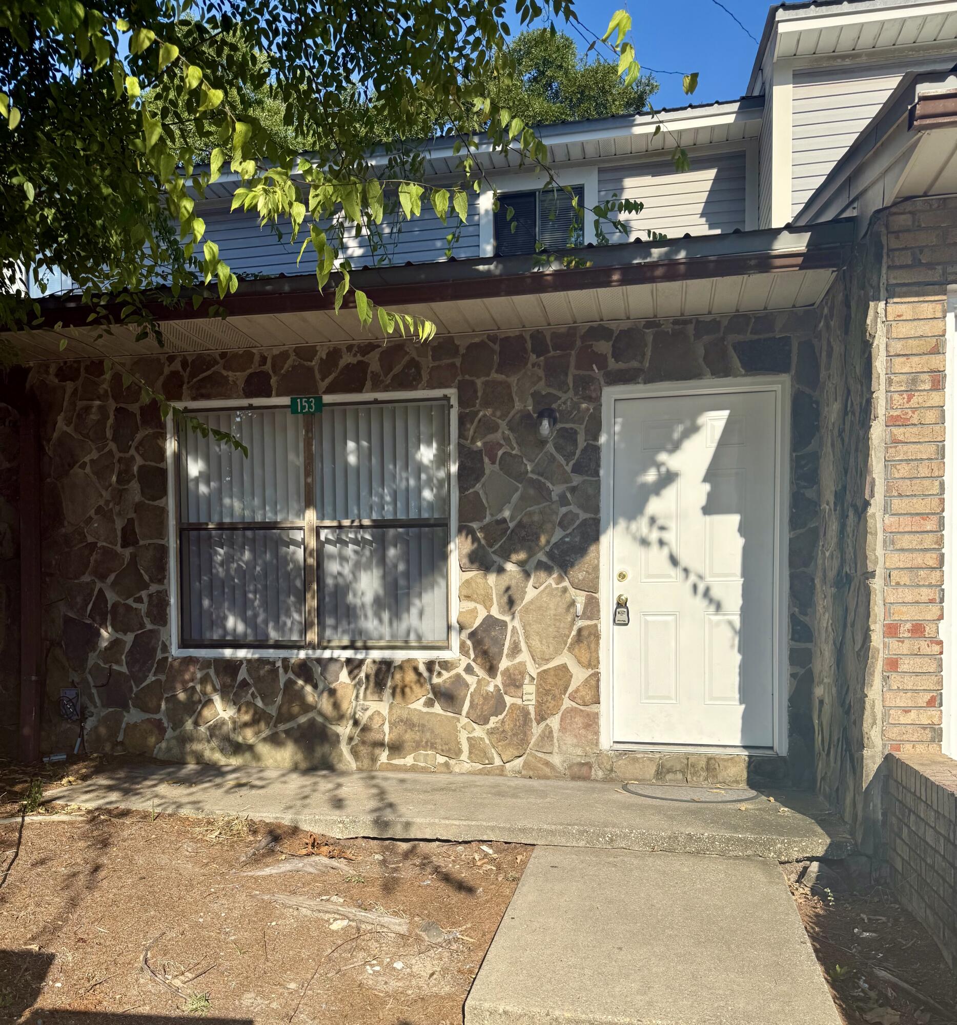 DOWNTOWNER - Residential Lease