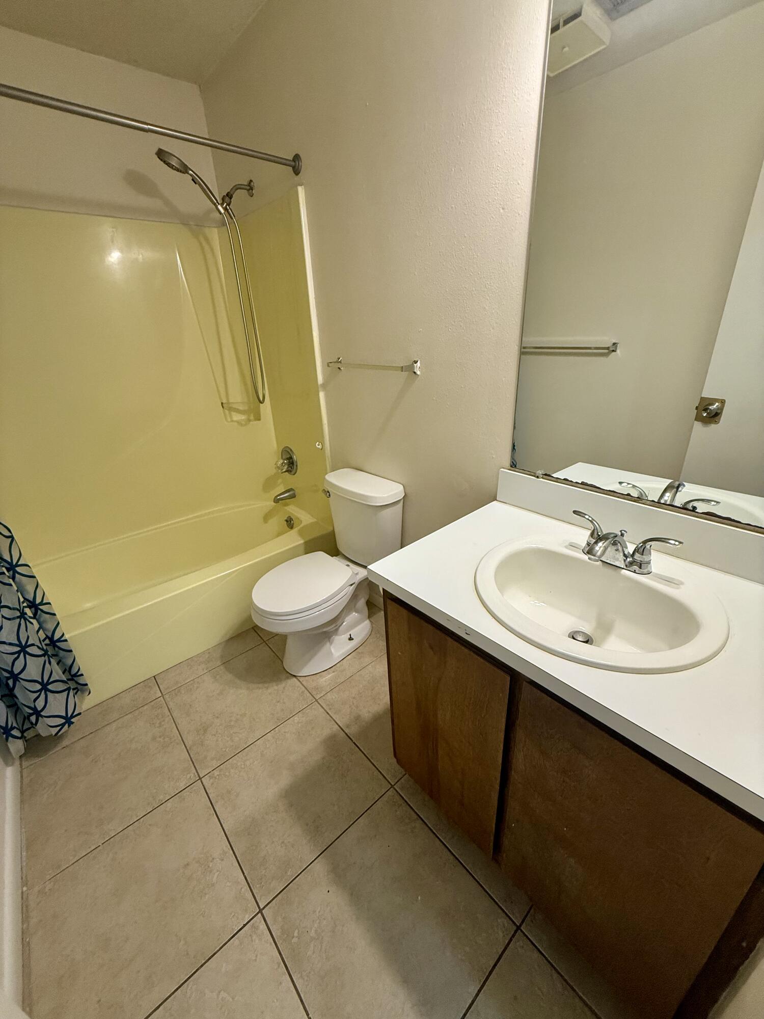 DOWNTOWNER - Residential Lease