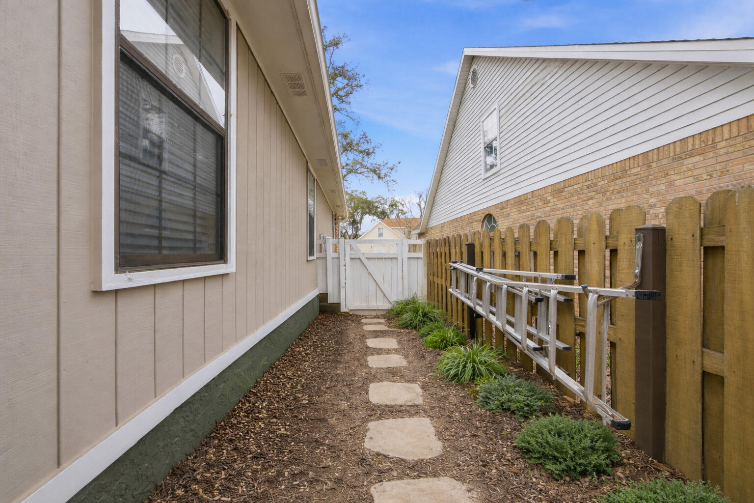 LAKE POINTE - Residential