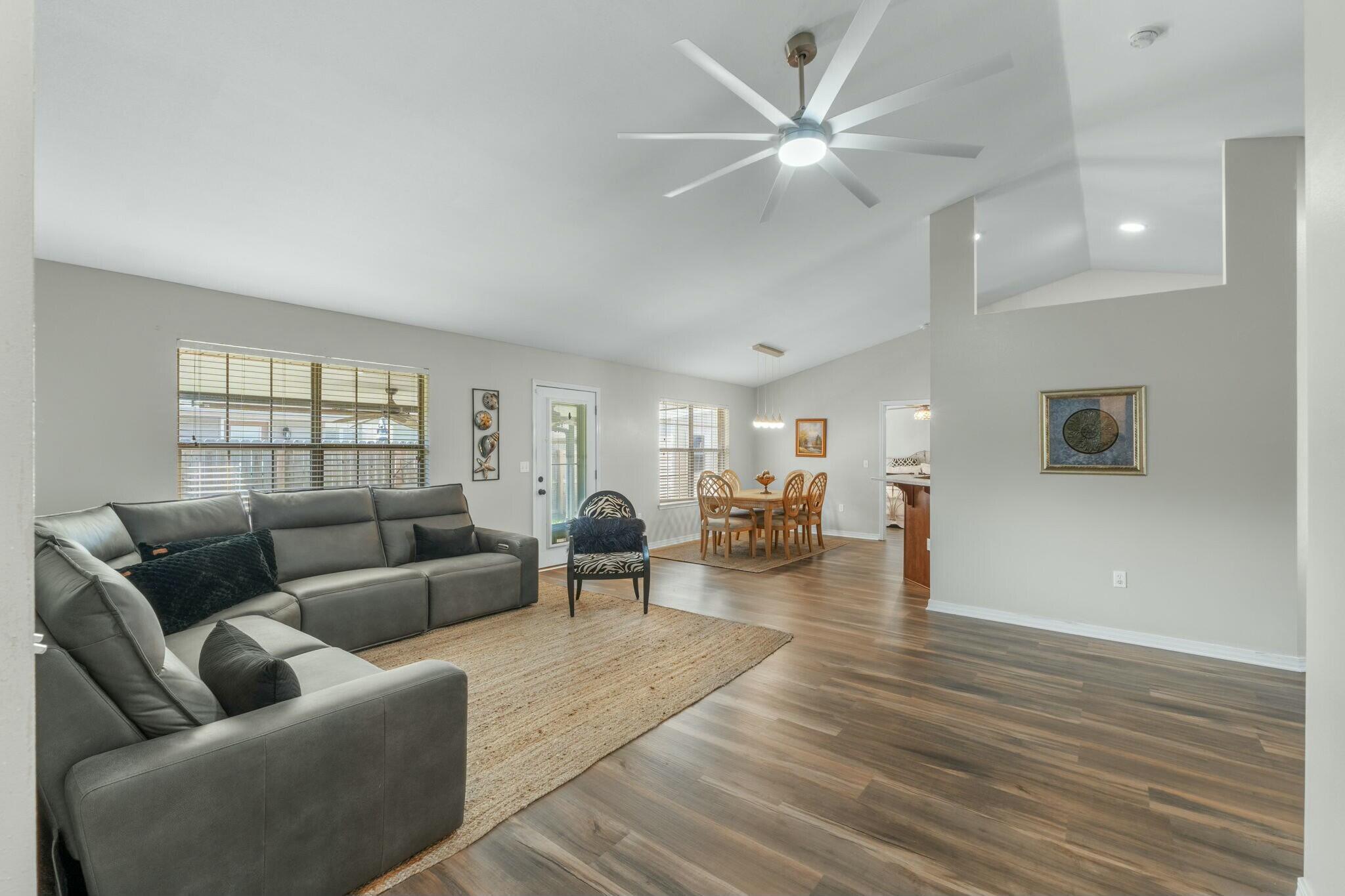 BAY PINES - Residential