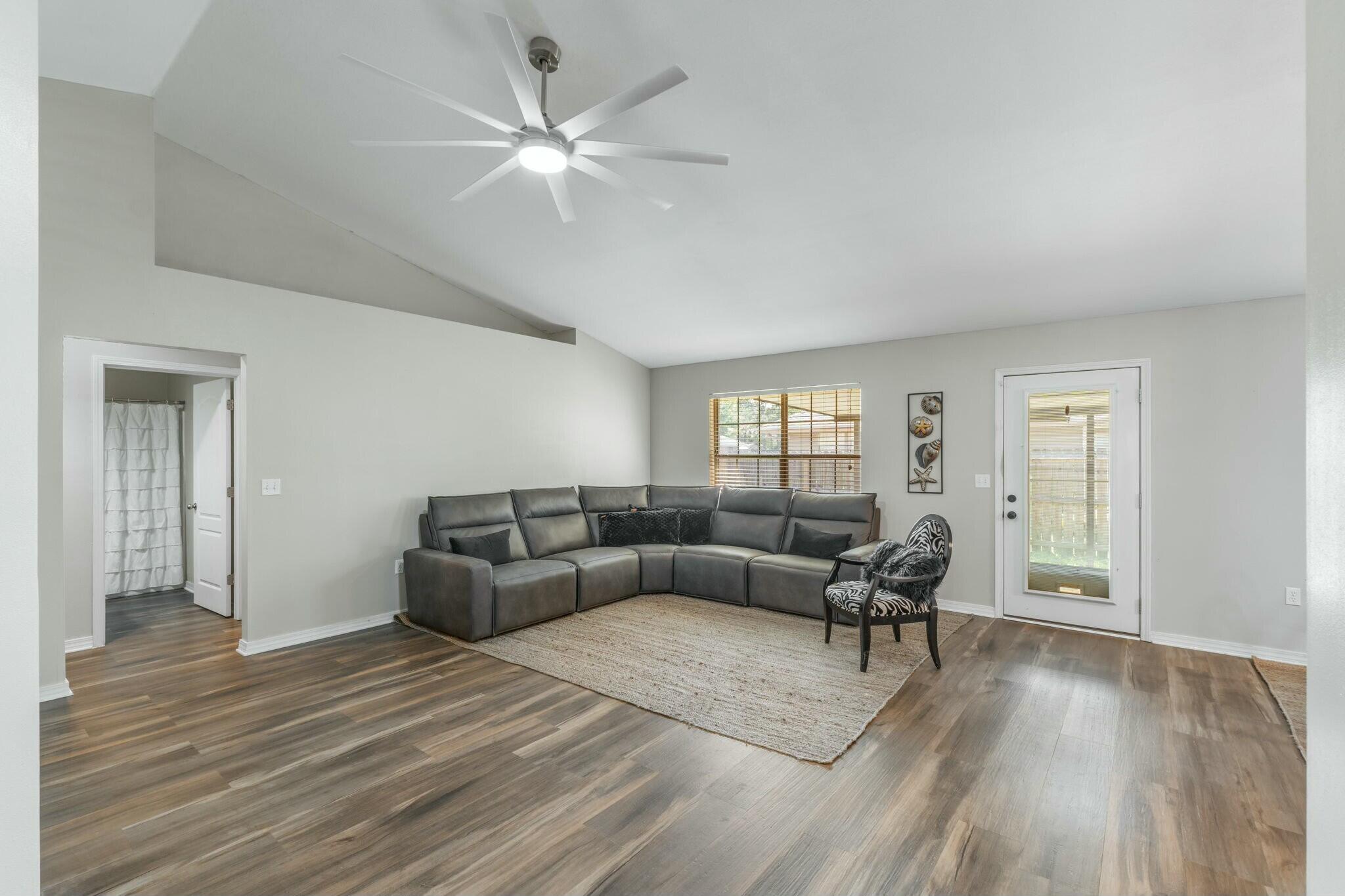 BAY PINES - Residential