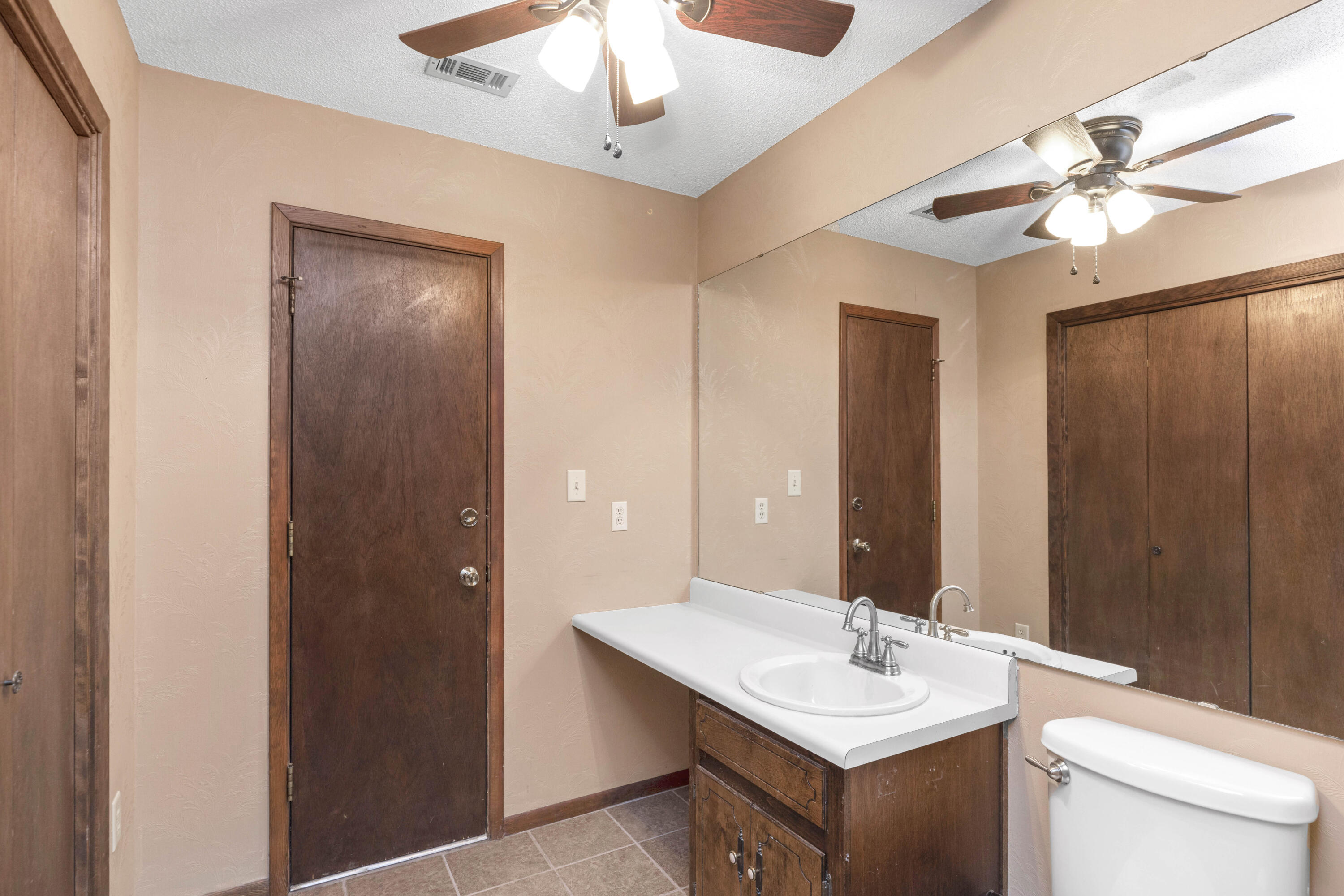 CRESTVIEW SUBURB - Residential