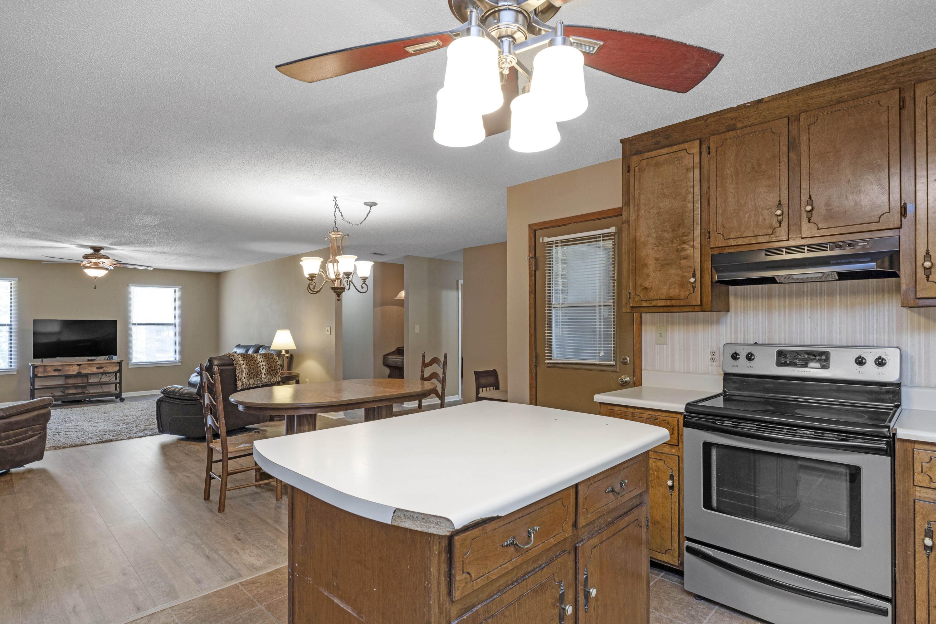 CRESTVIEW SUBURB - Residential