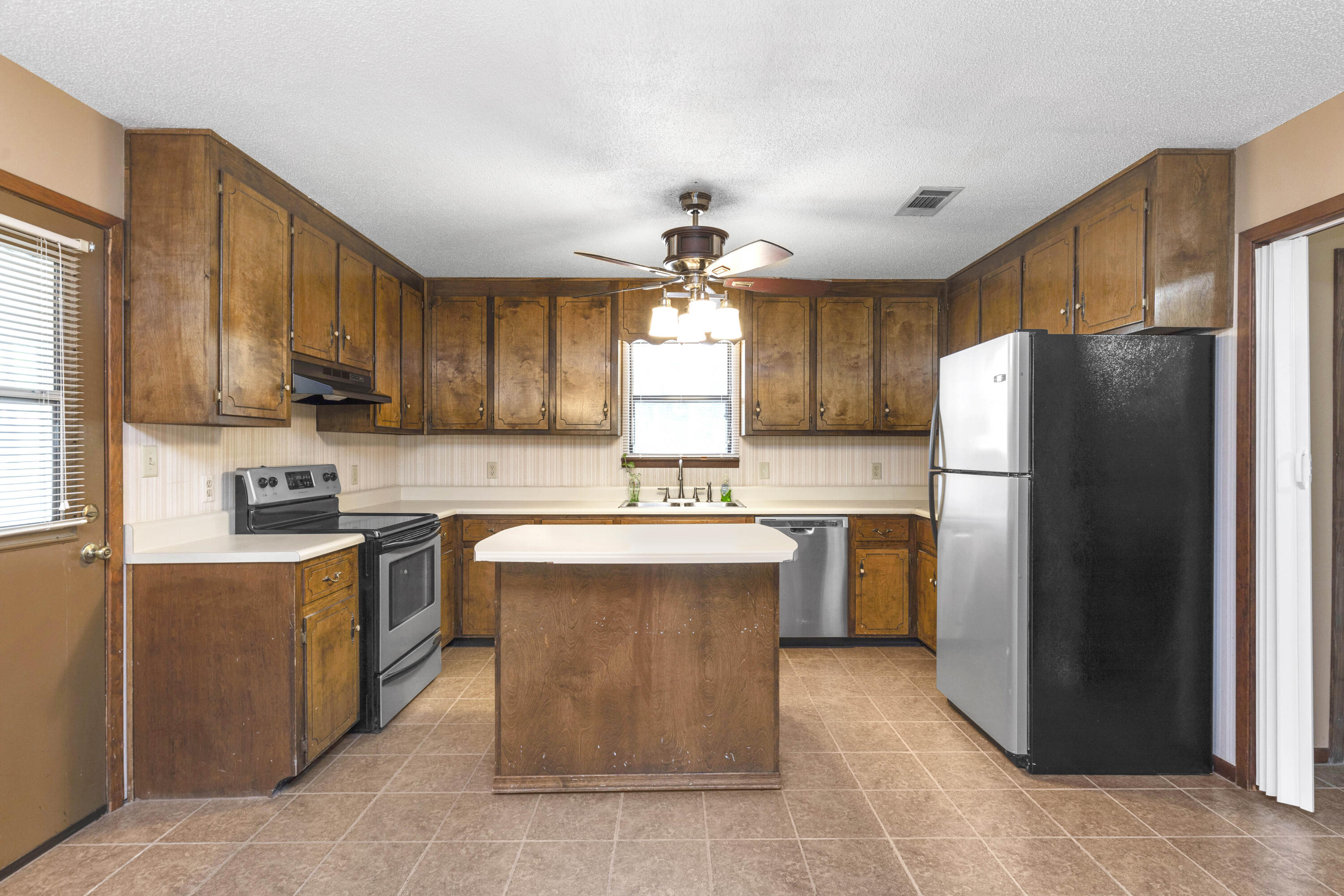 CRESTVIEW SUBURB - Residential