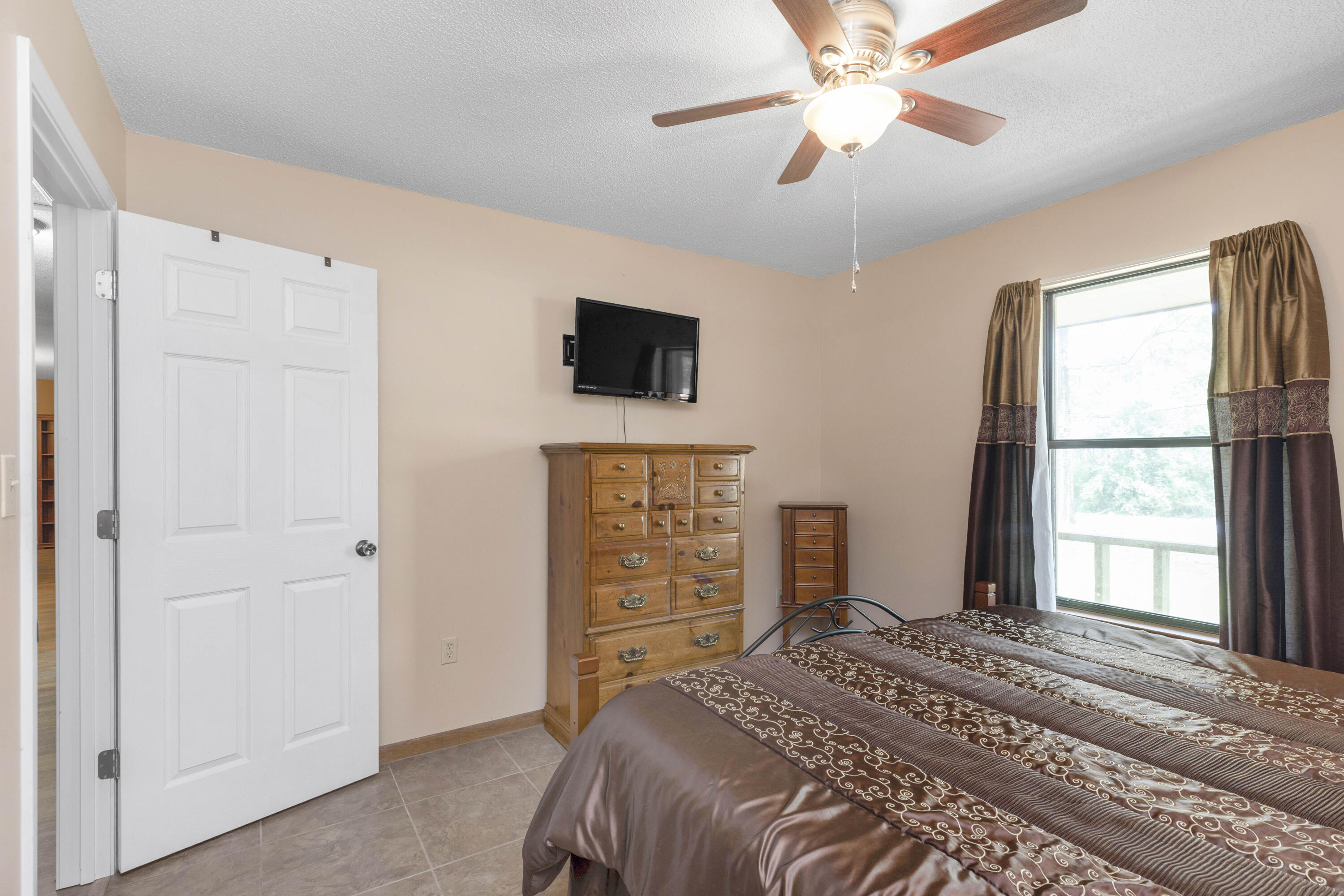 CRESTVIEW SUBURB - Residential