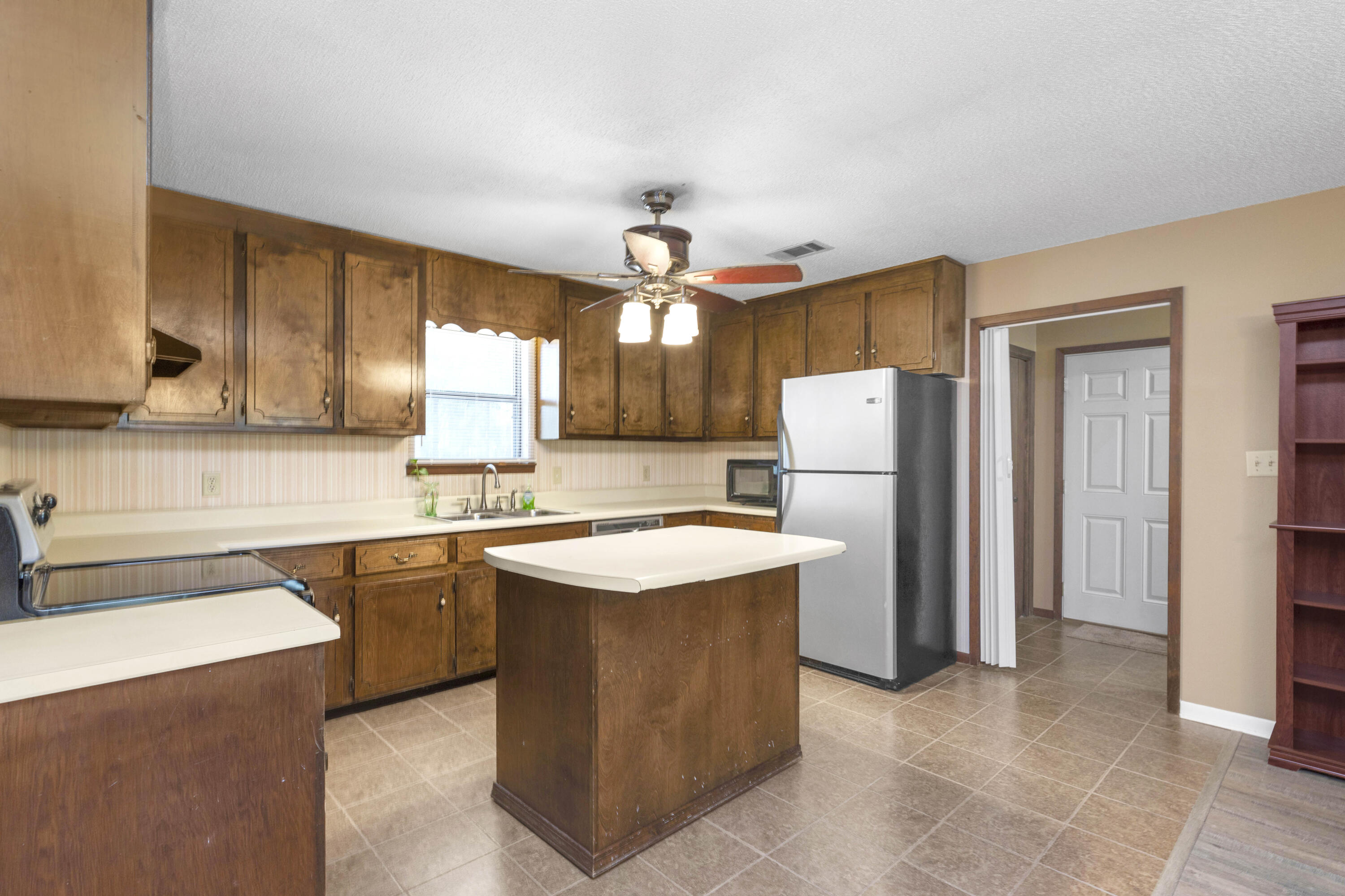 CRESTVIEW SUBURB - Residential