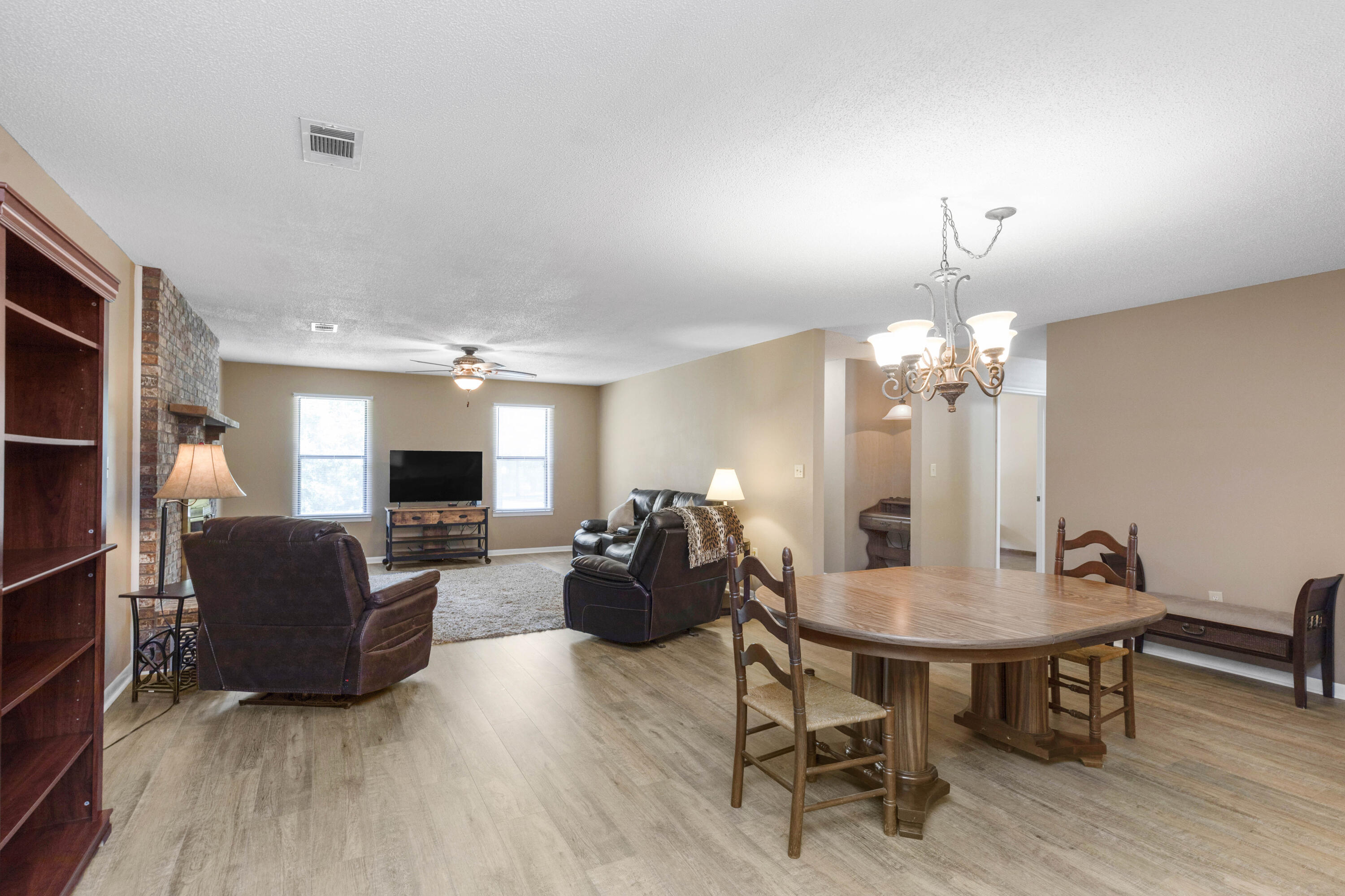 CRESTVIEW SUBURB - Residential