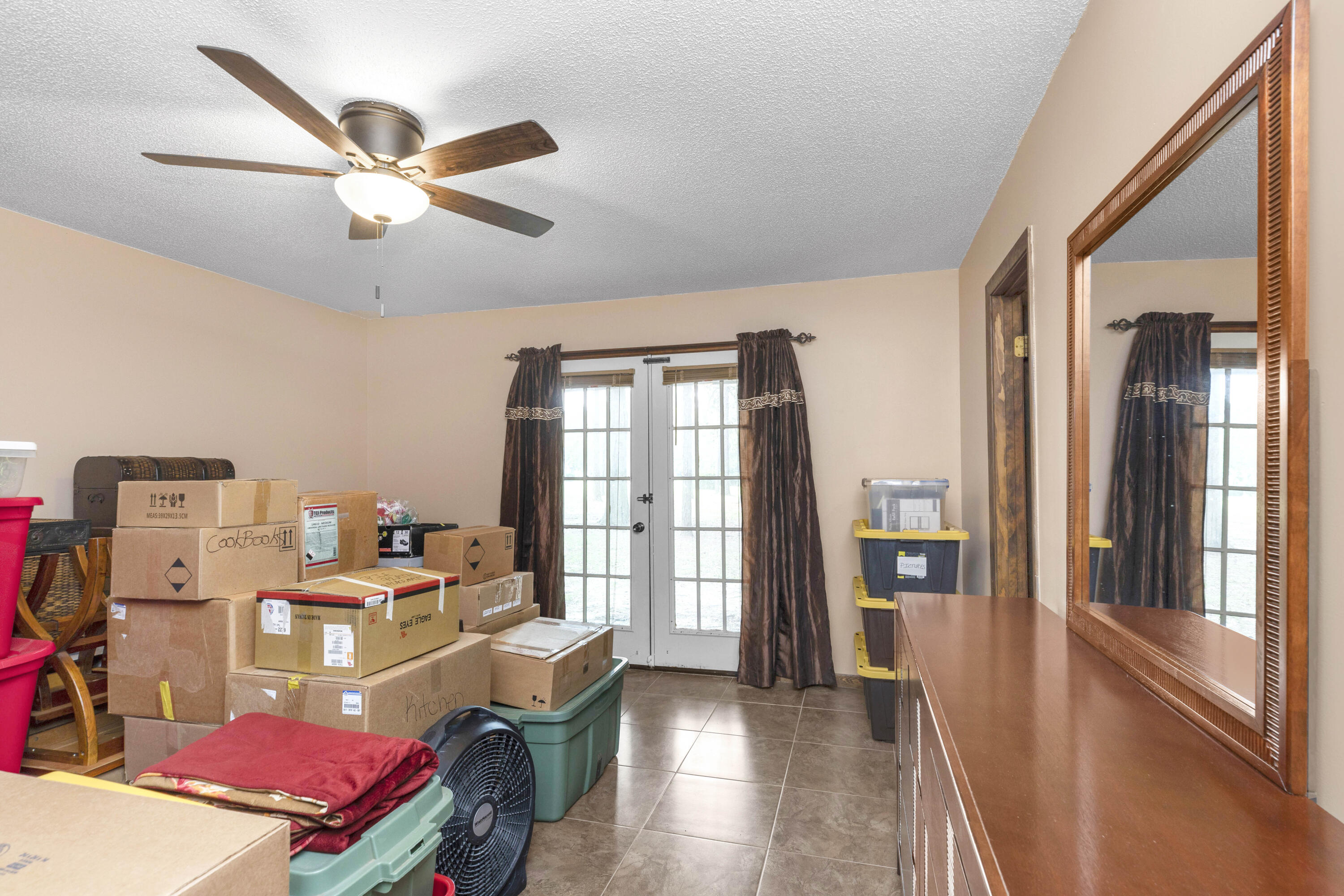 CRESTVIEW SUBURB - Residential