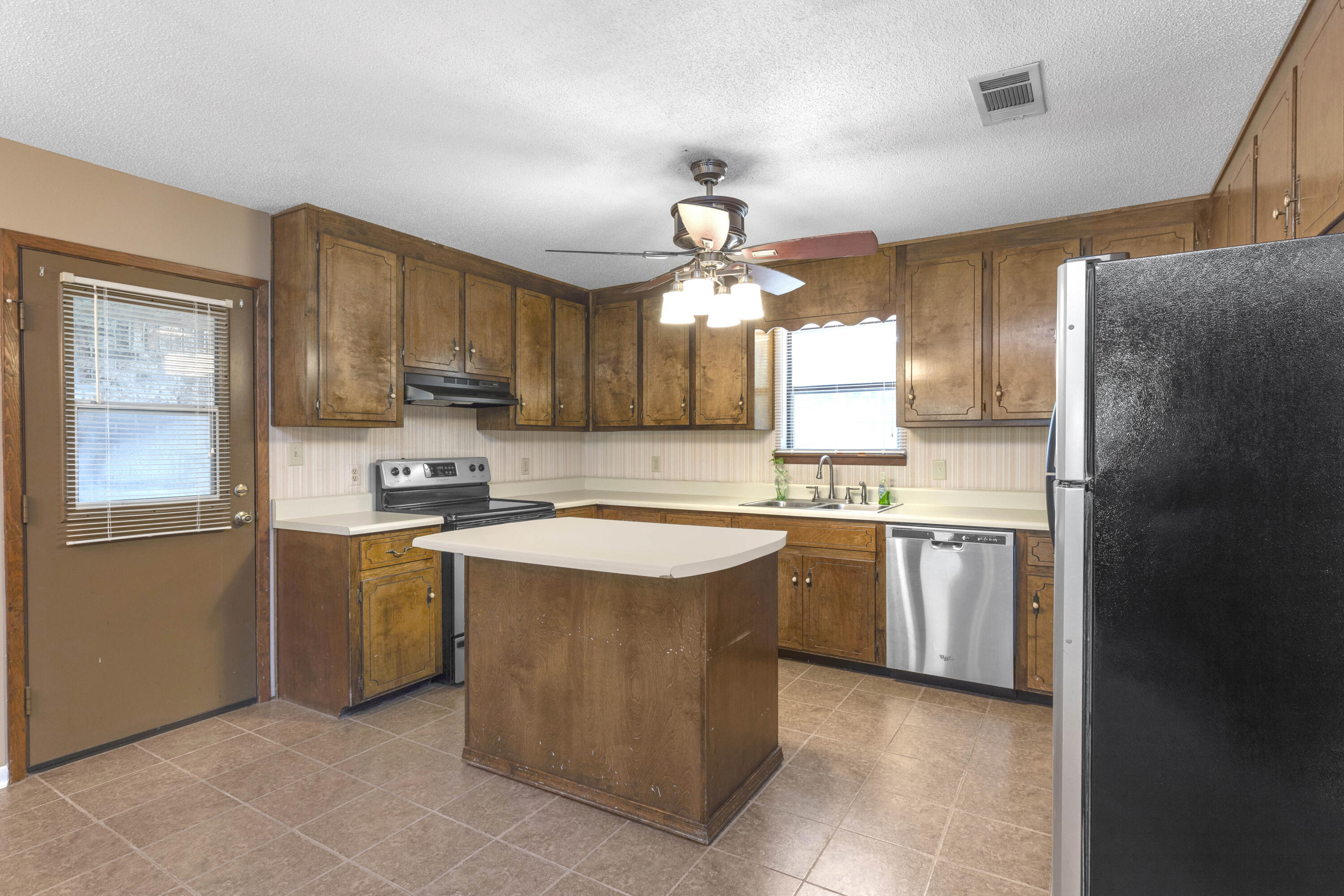 CRESTVIEW SUBURB - Residential