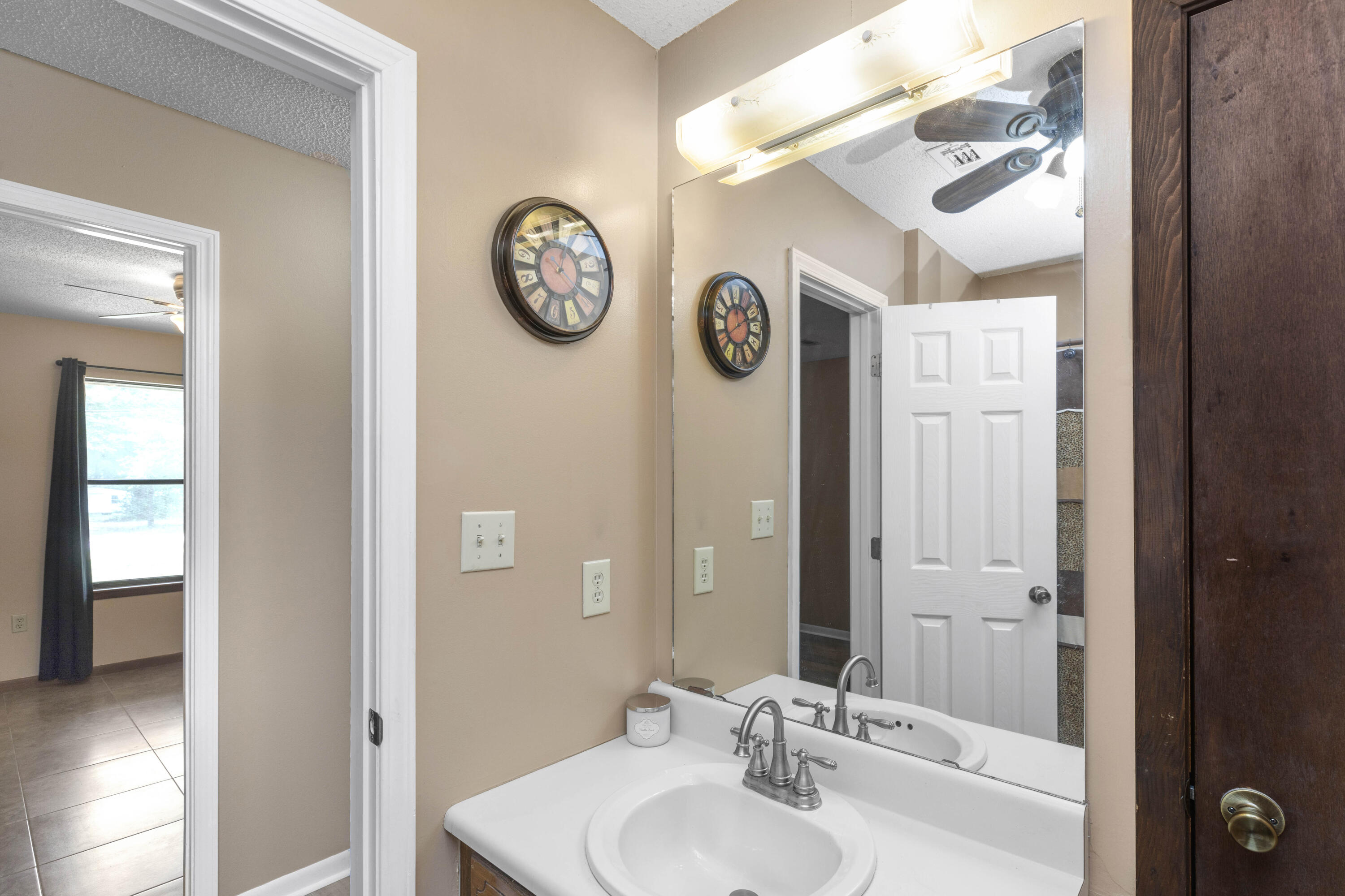 CRESTVIEW SUBURB - Residential