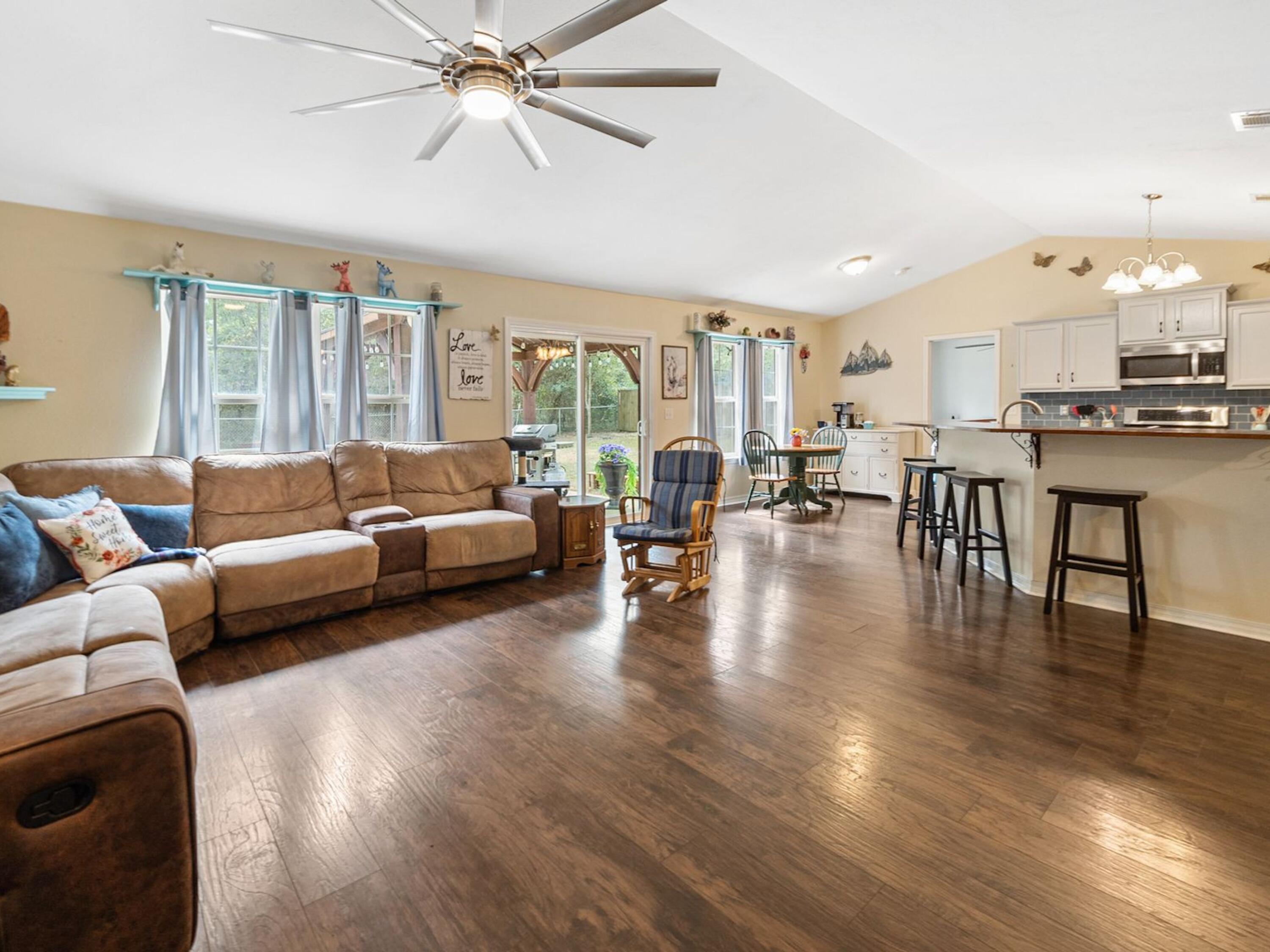 THE PINES - Residential