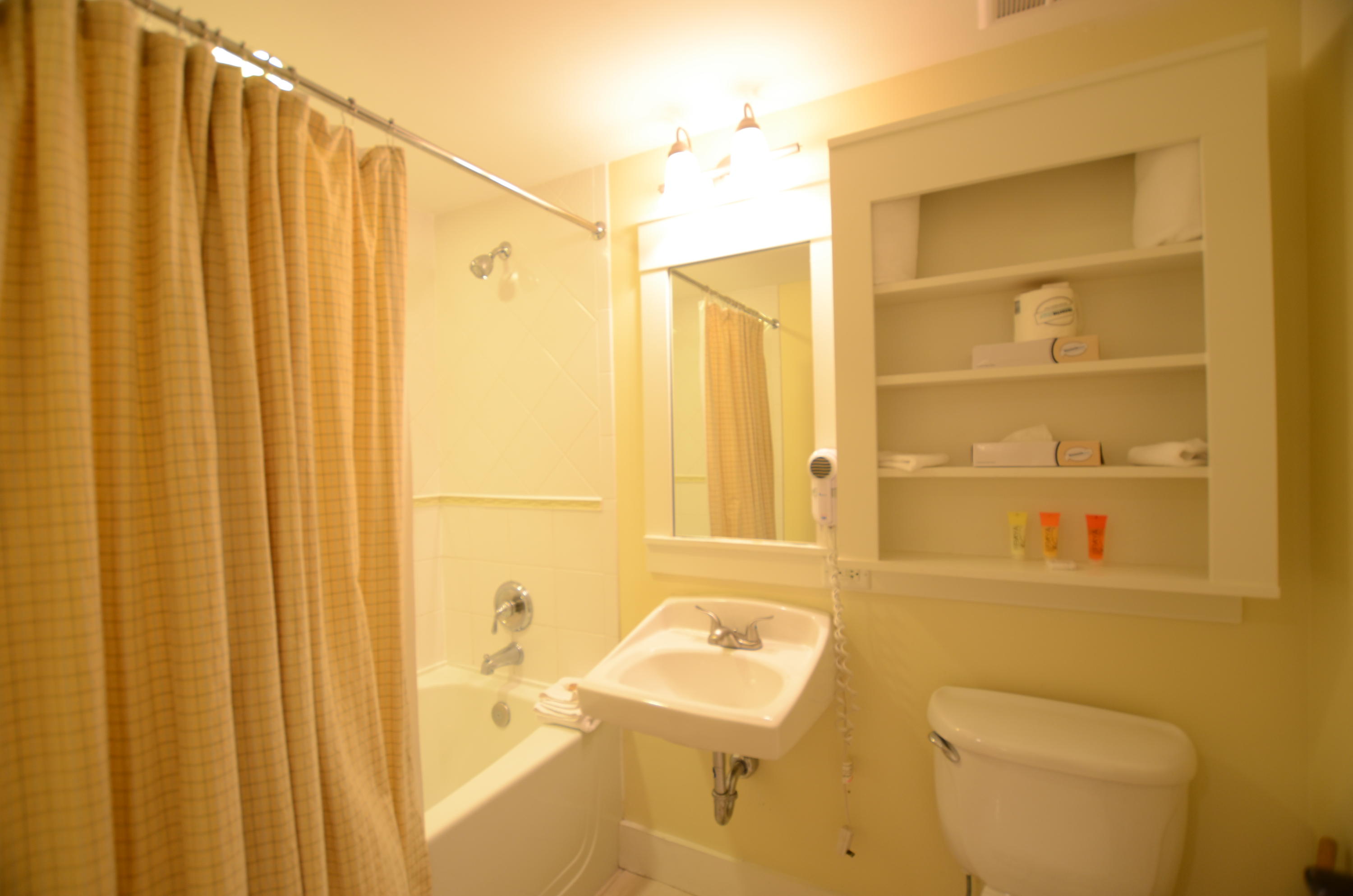 PILOT HOUSE - Residential Lease