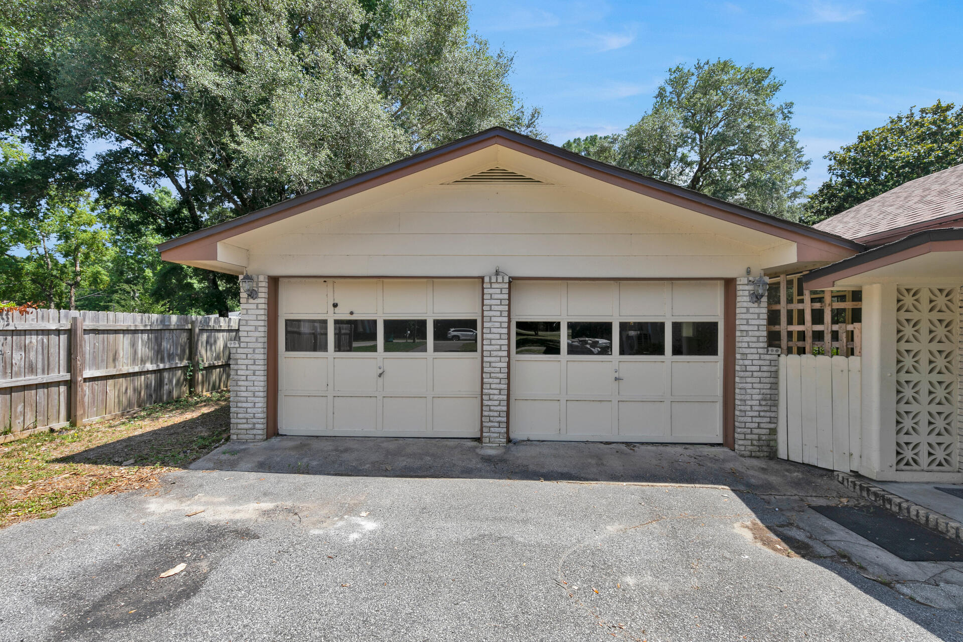 BAYOU POQUITO - Residential