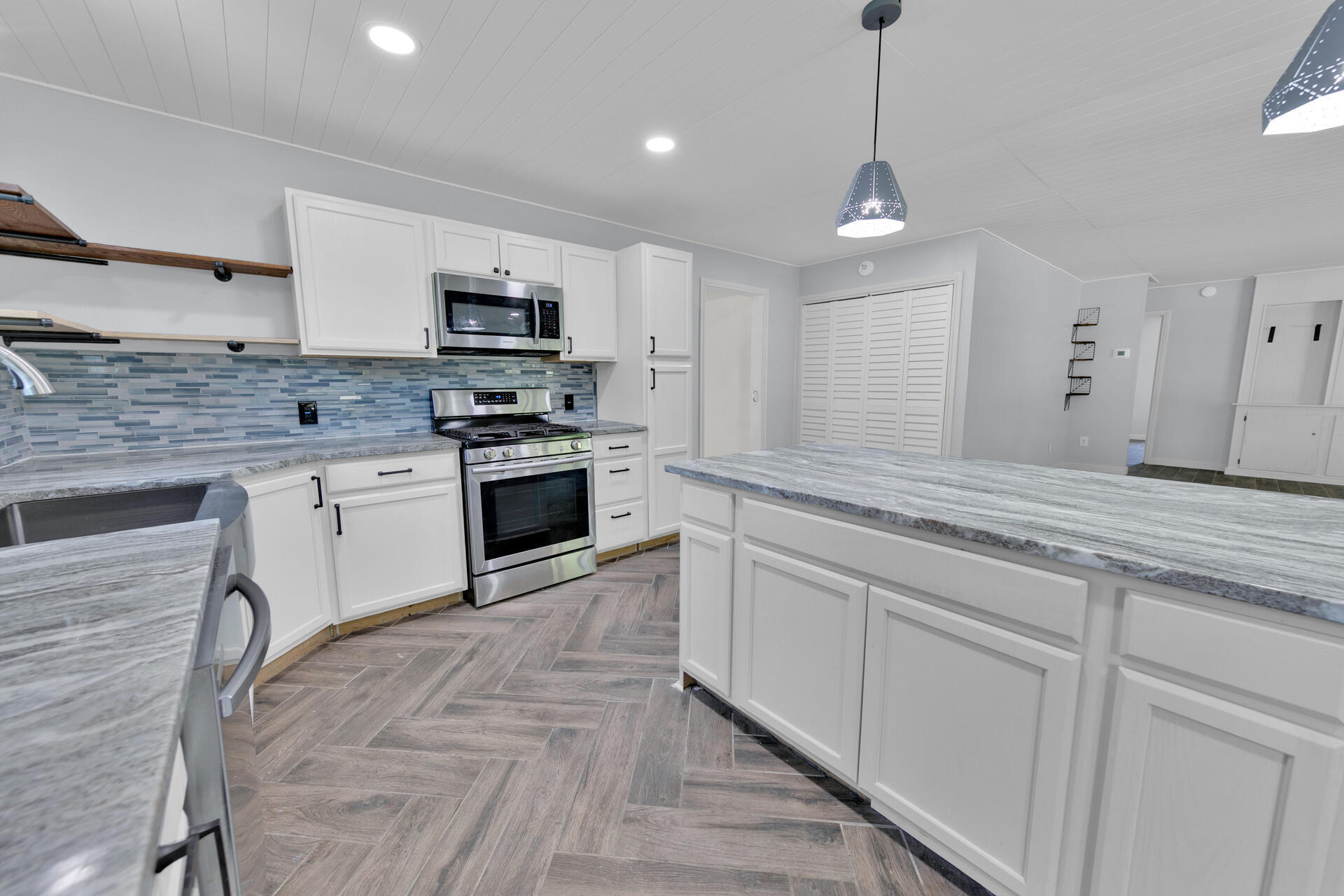 BAYOU POQUITO - Residential