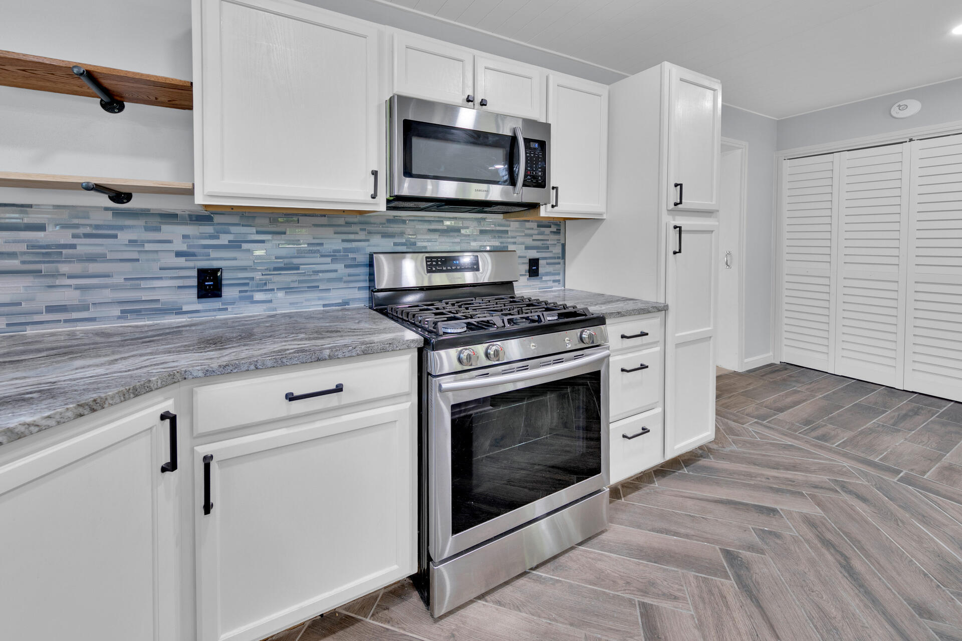 BAYOU POQUITO - Residential