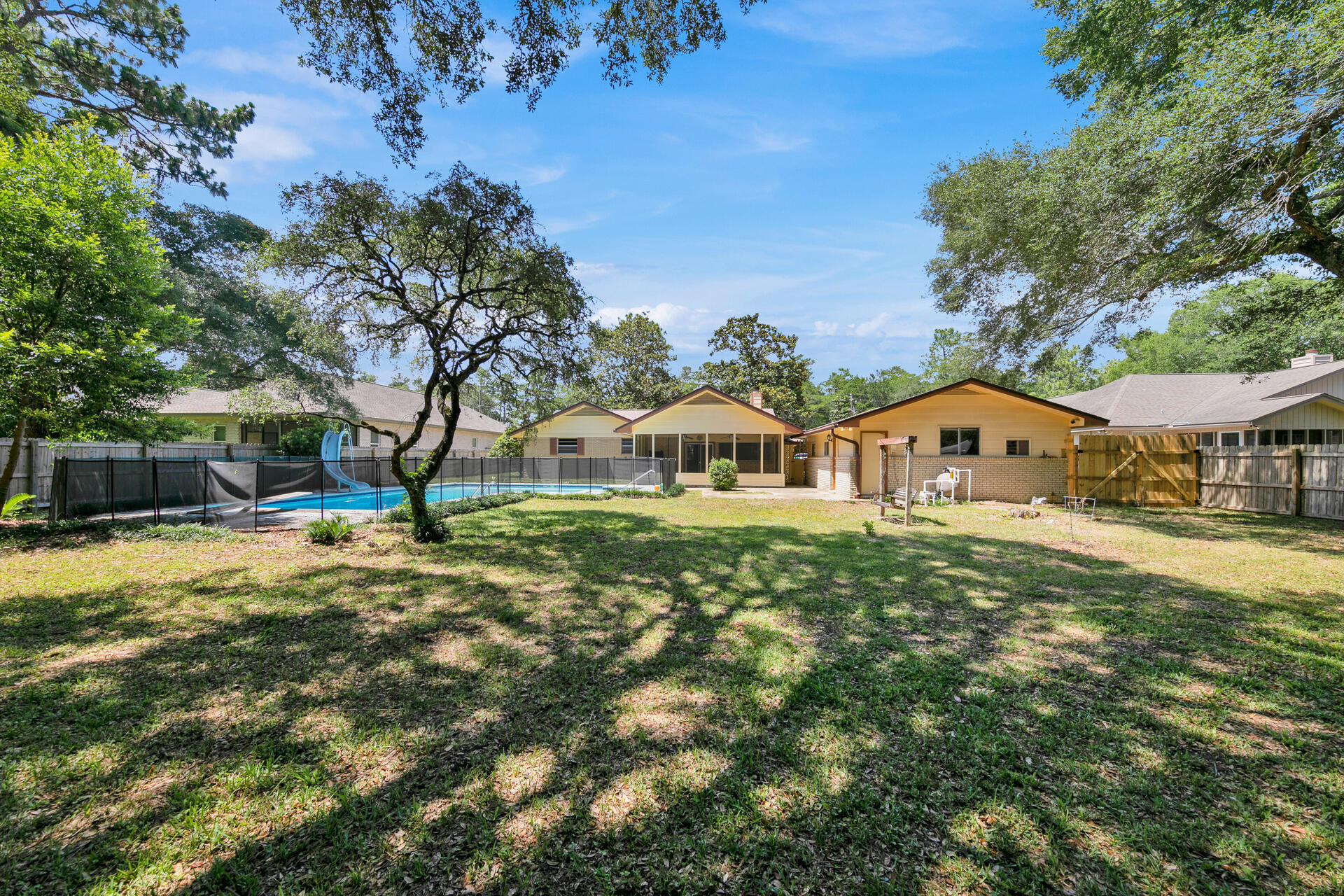 BAYOU POQUITO - Residential