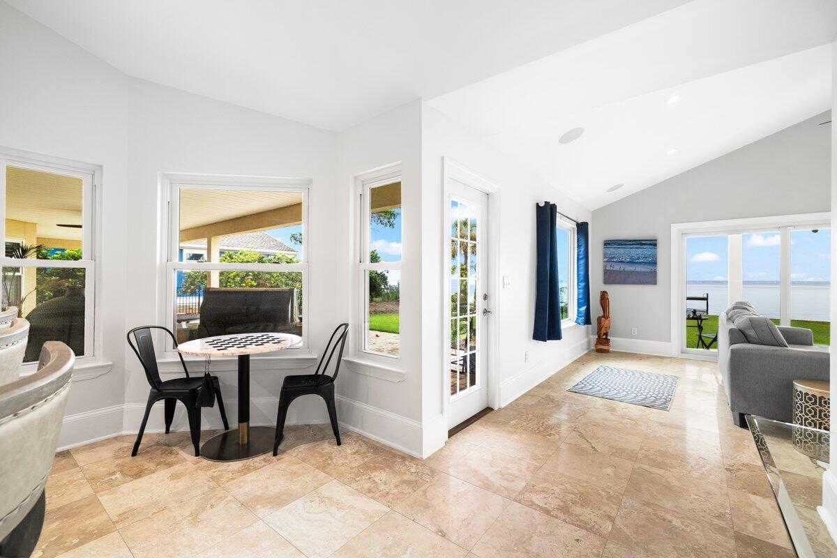 FLAMINGO BEACH - Residential