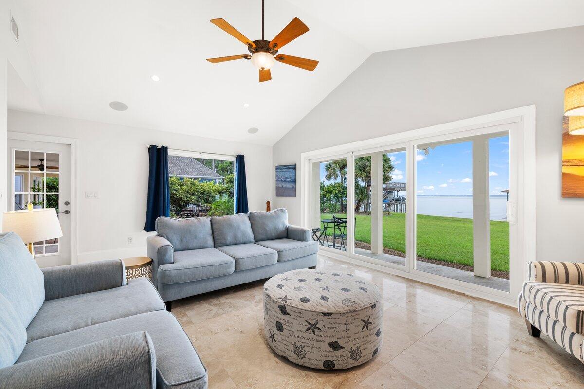 FLAMINGO BEACH - Residential