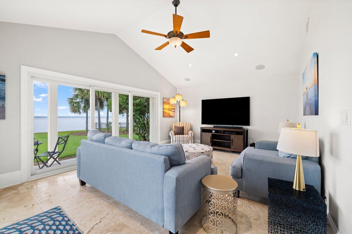 FLAMINGO BEACH - Residential