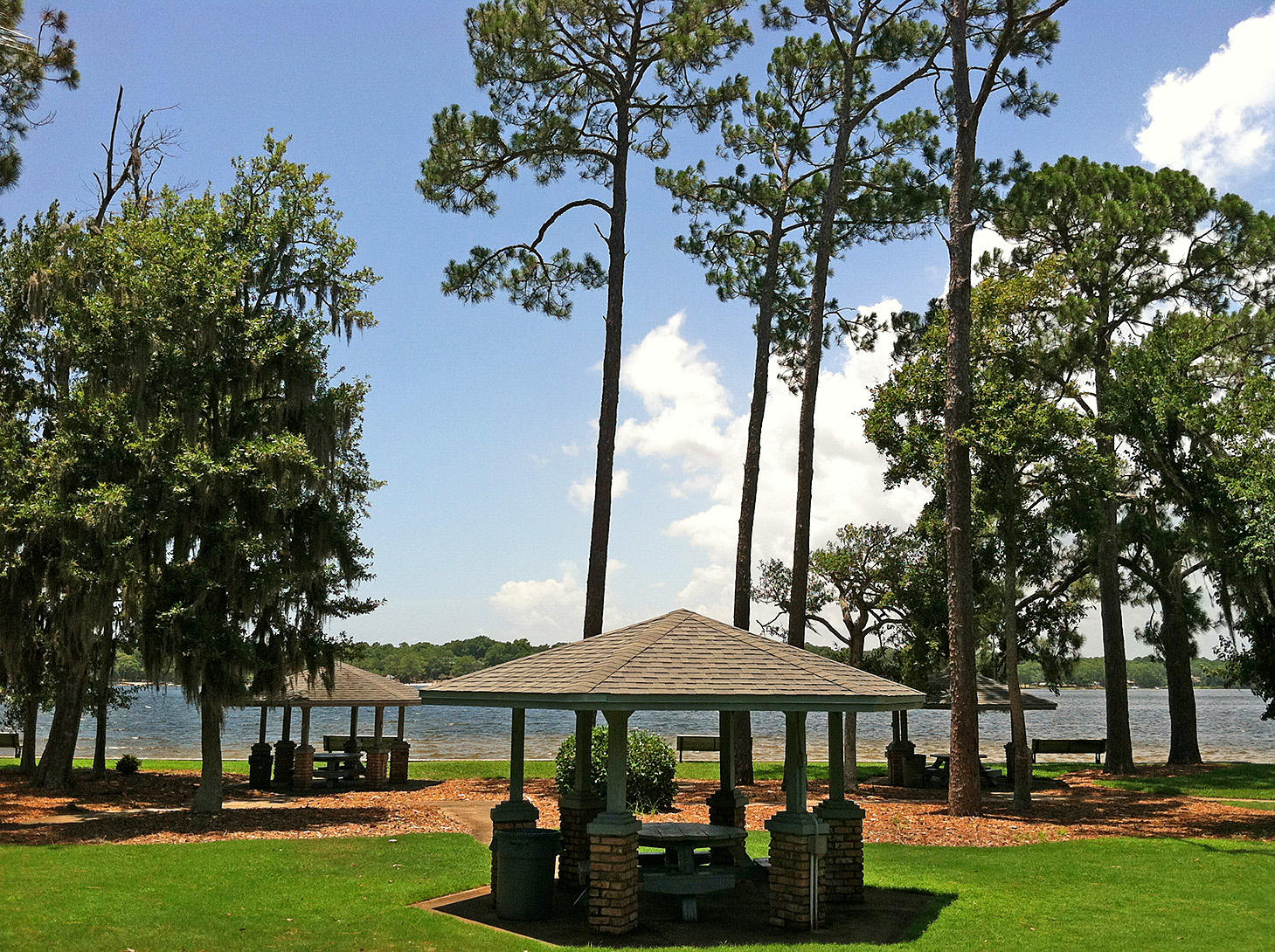 PINEWOOD ESTATES - Residential