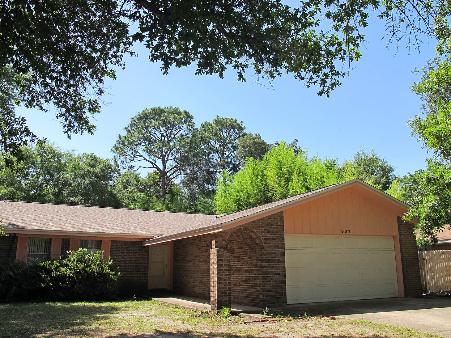 PINEWOOD ESTATES - Residential