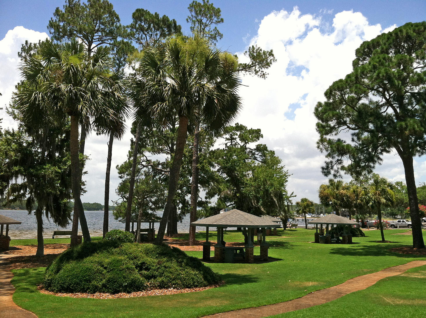 PINEWOOD ESTATES - Residential