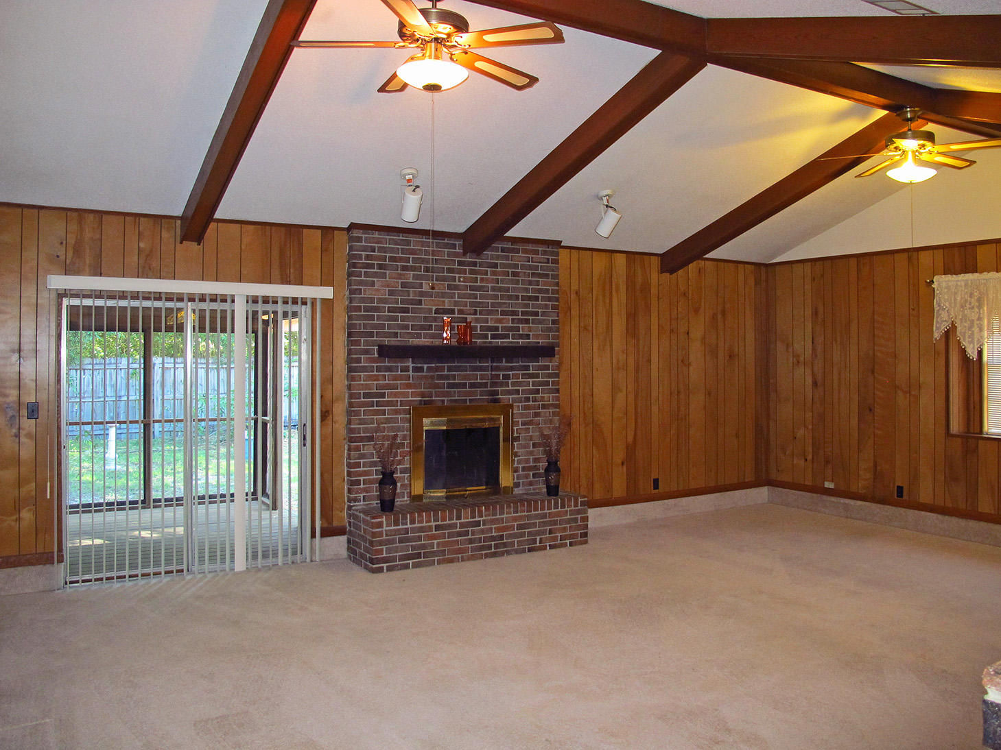 PINEWOOD ESTATES - Residential