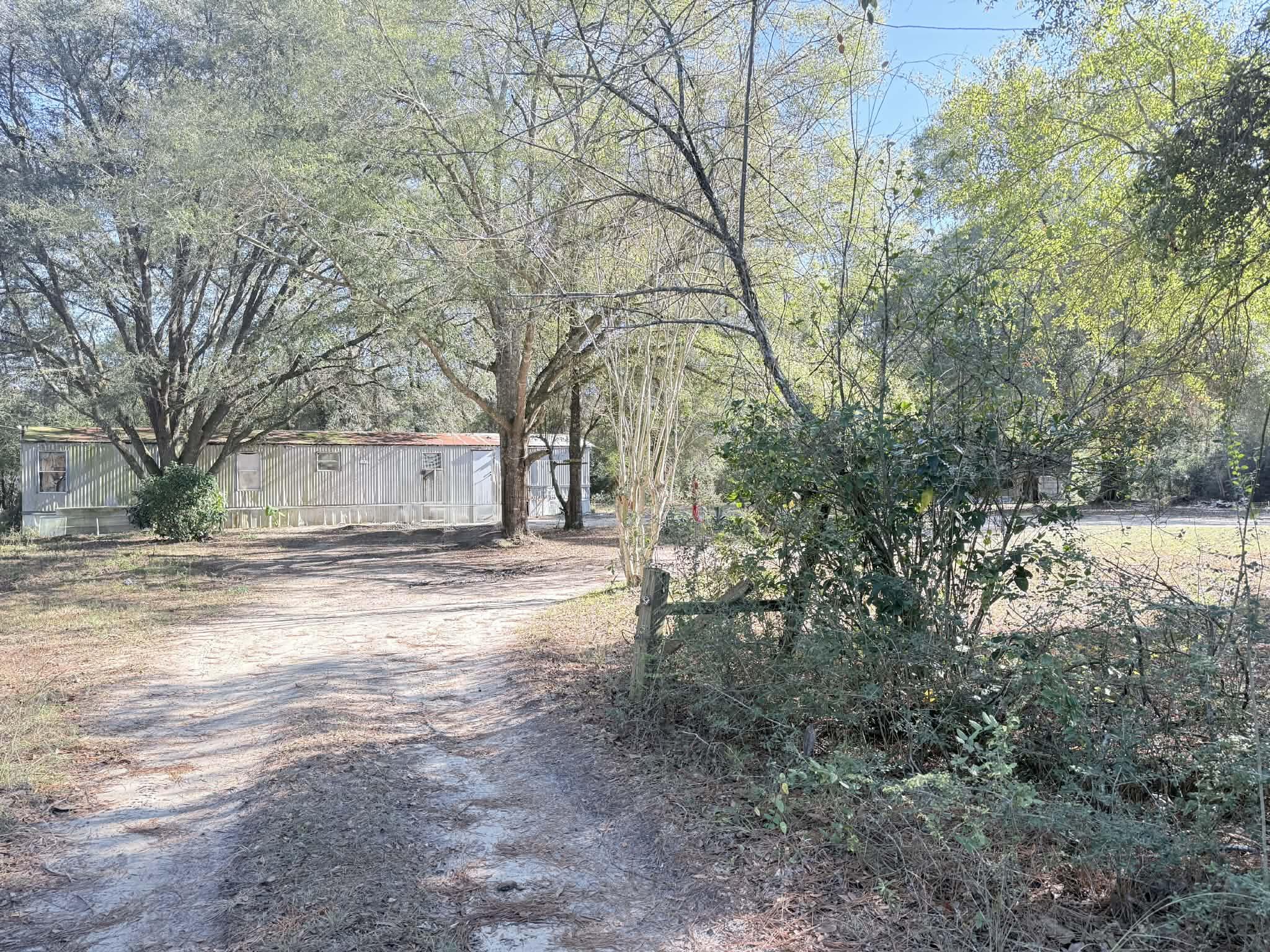 METES & BOUNDS - Land