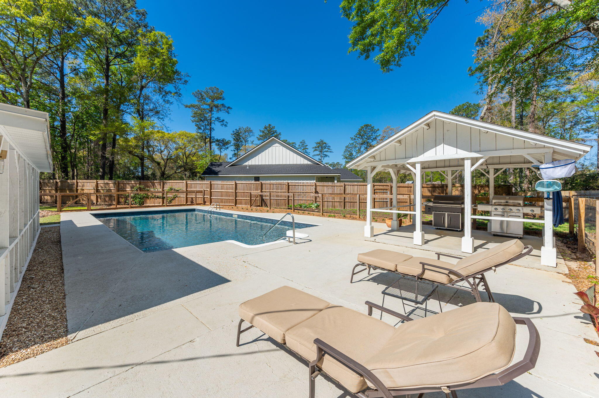 HOLLY HILLS - Residential