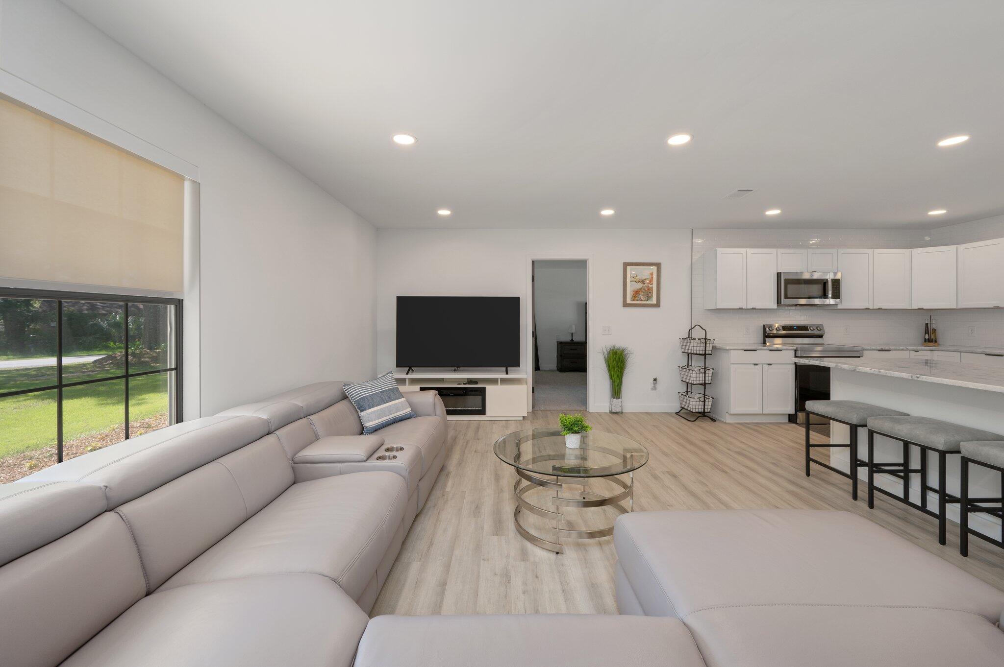 HOLLY HILLS - Residential