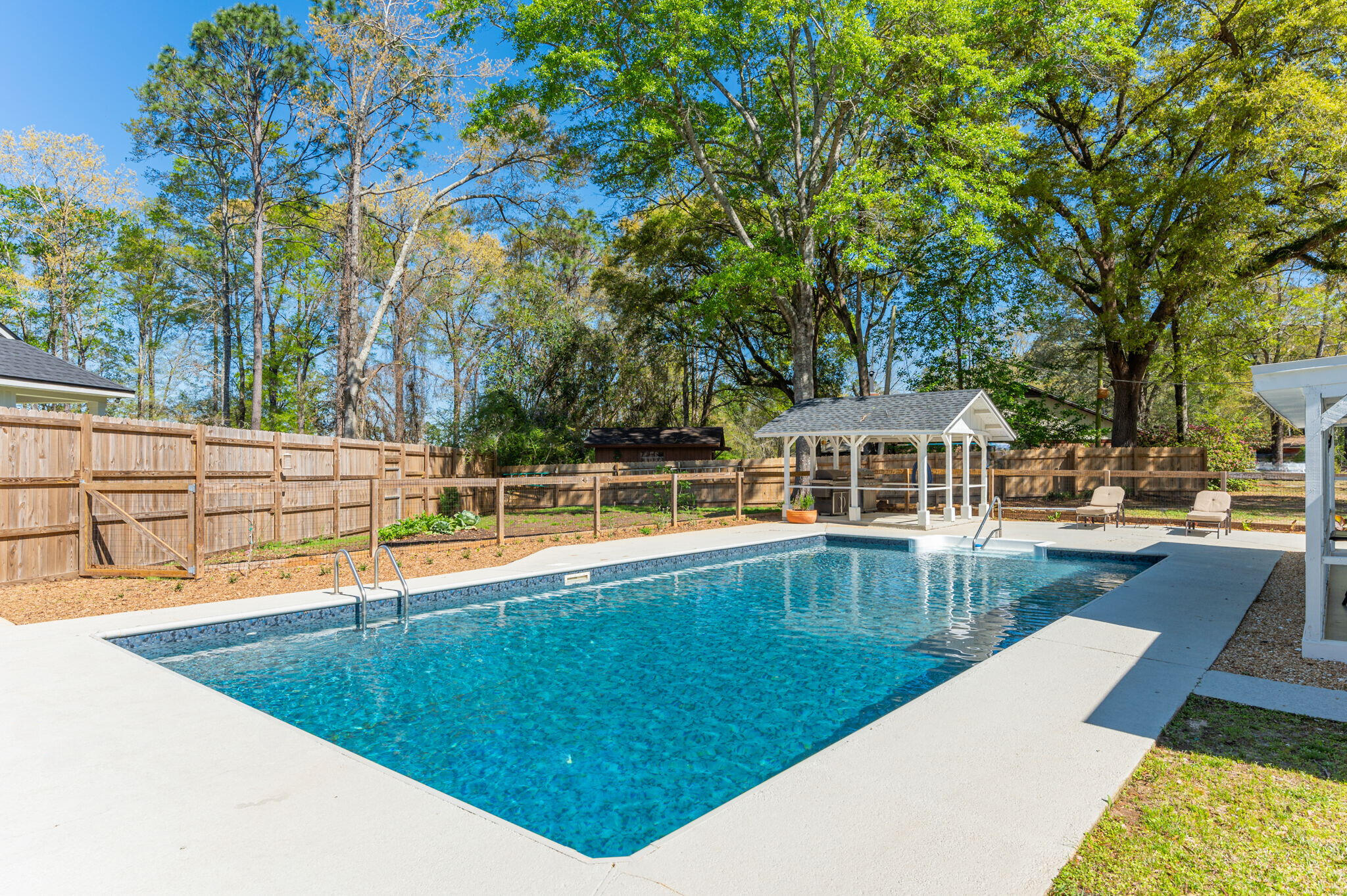 HOLLY HILLS - Residential