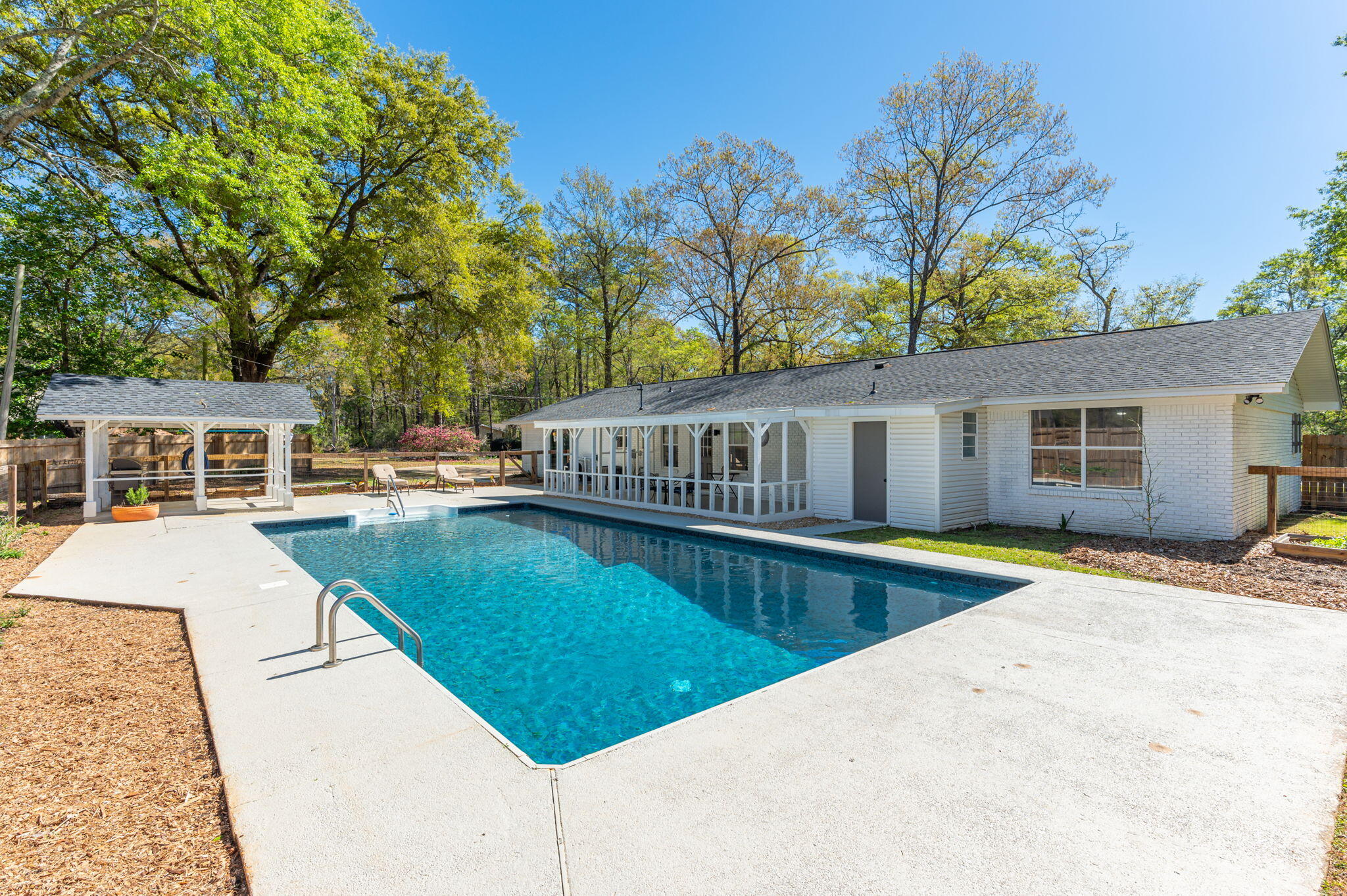 HOLLY HILLS - Residential