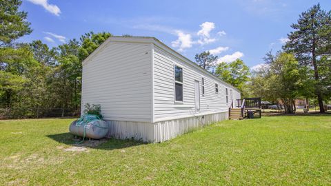 A home in DeFuniak Springs