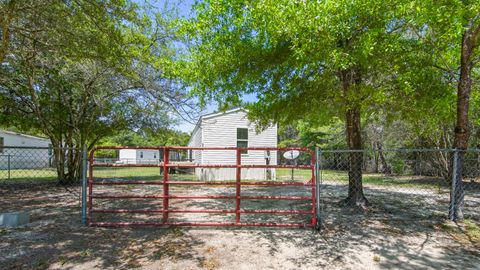 A home in DeFuniak Springs