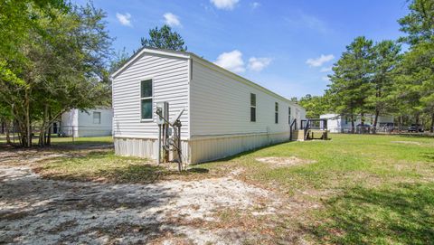 A home in DeFuniak Springs