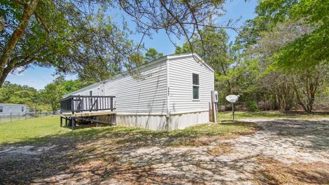 A home in DeFuniak Springs