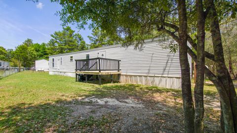 A home in DeFuniak Springs