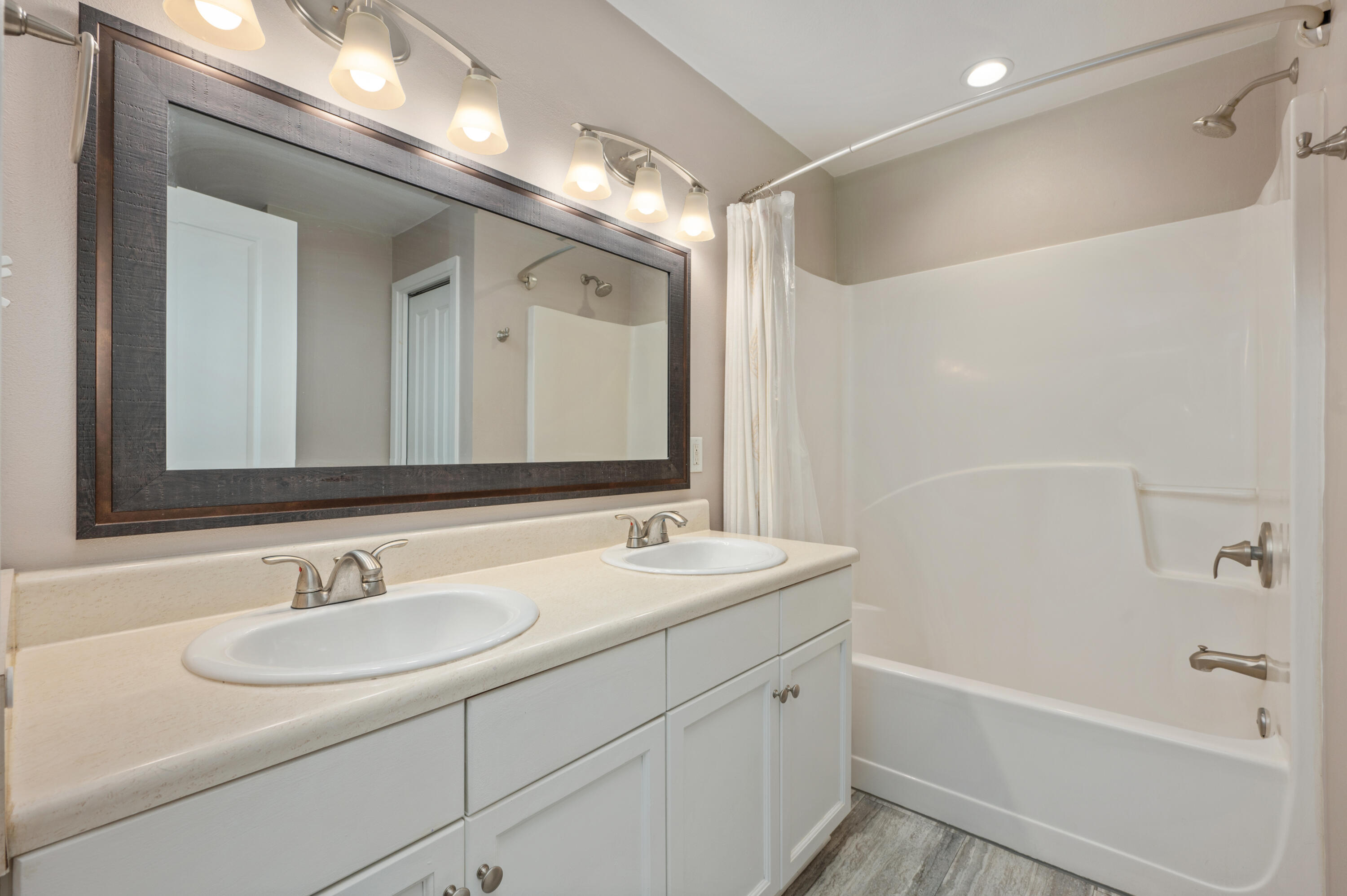 EASTWOOD 9TH ADDN - Residential