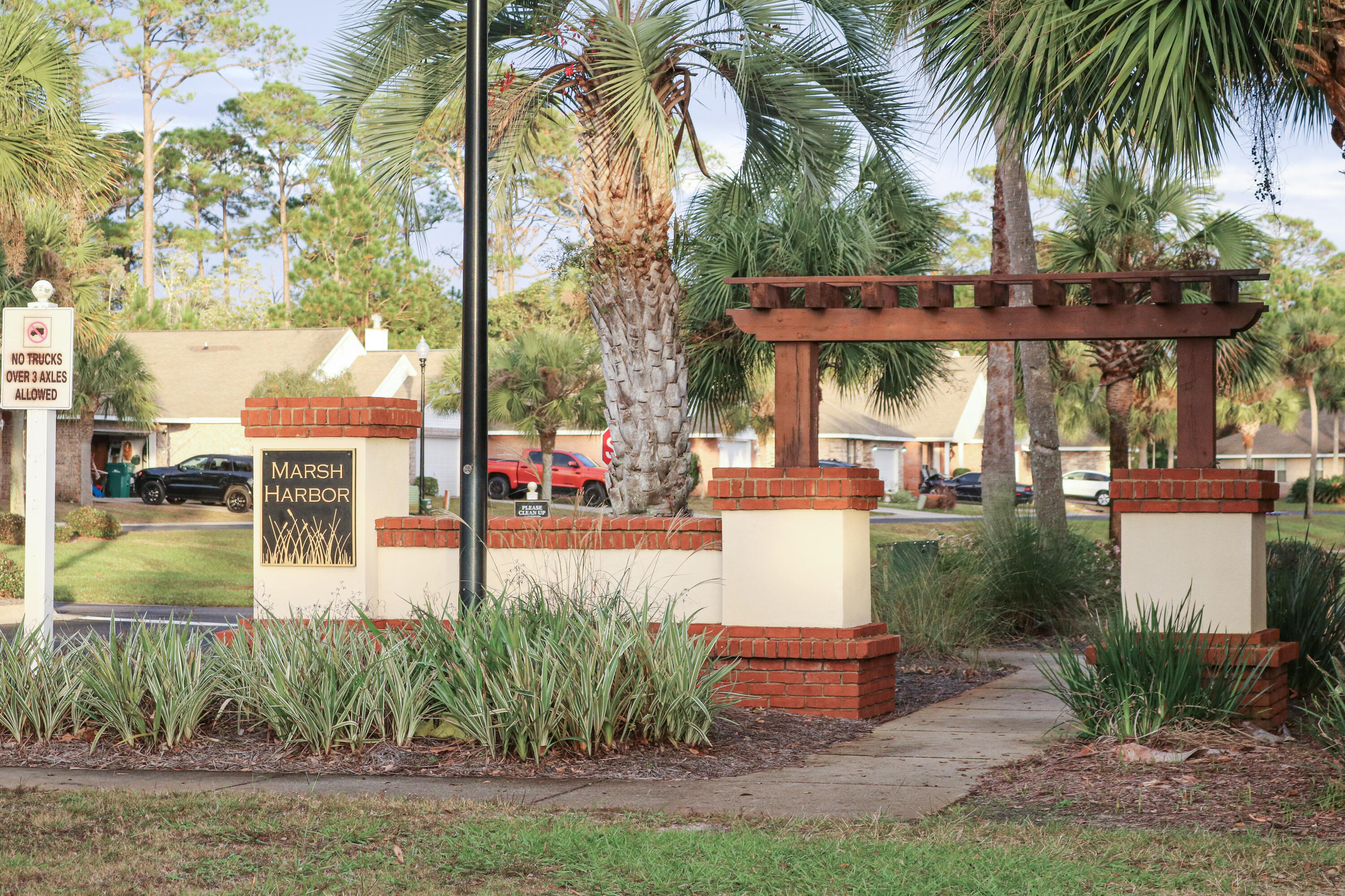 MARSH HARBOR - Residential