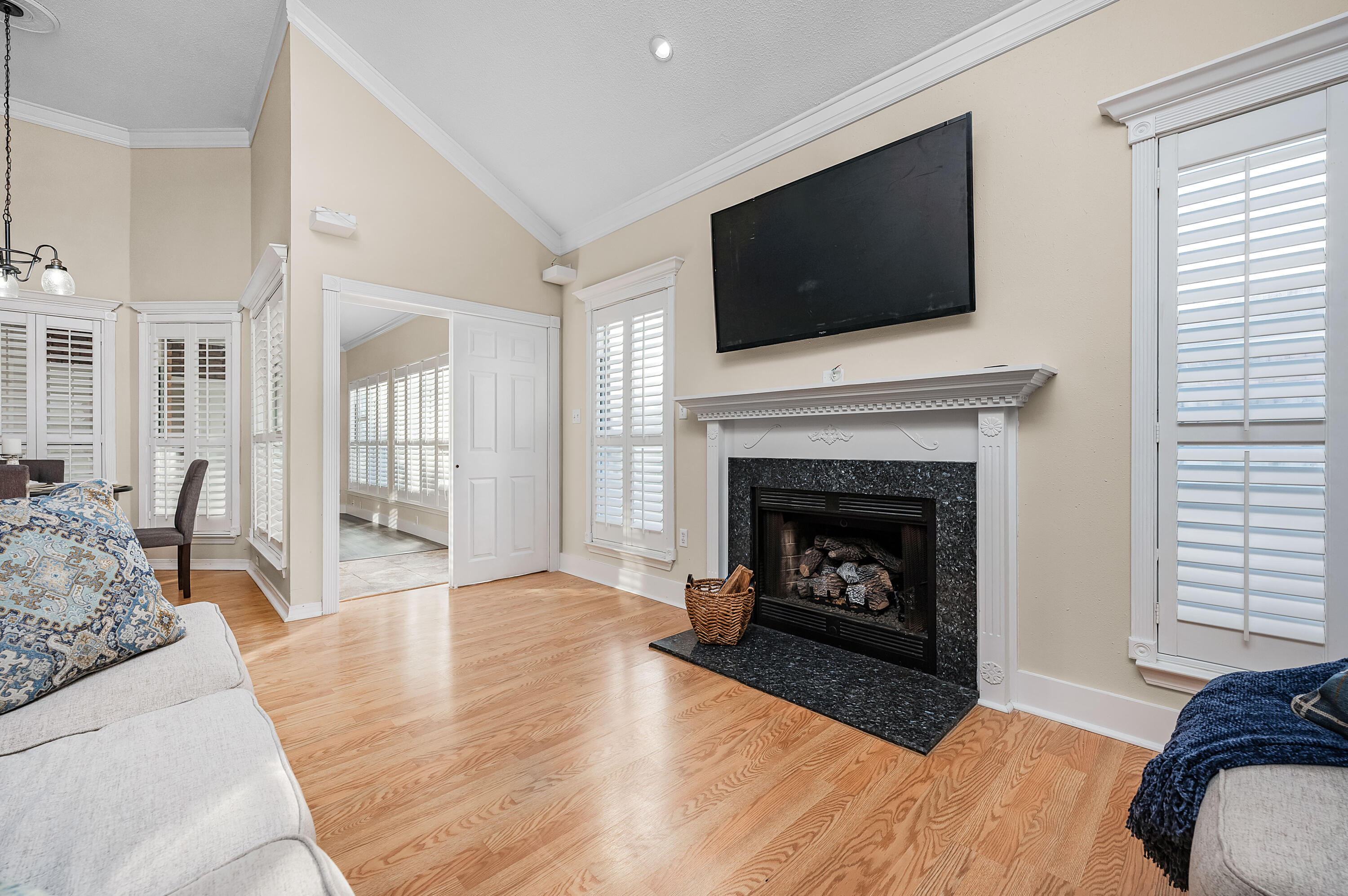 LAKE POINTE - Residential