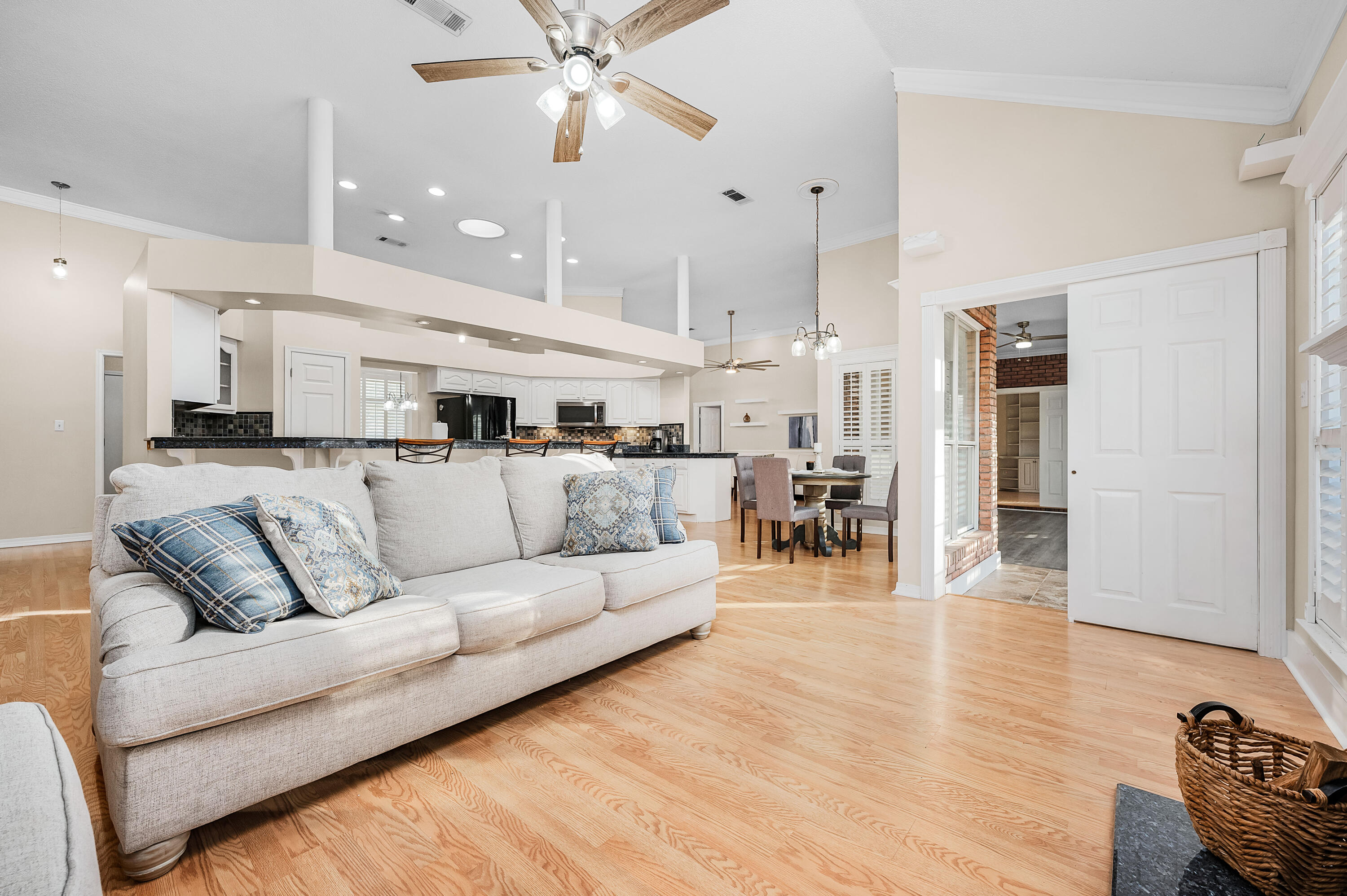 LAKE POINTE - Residential