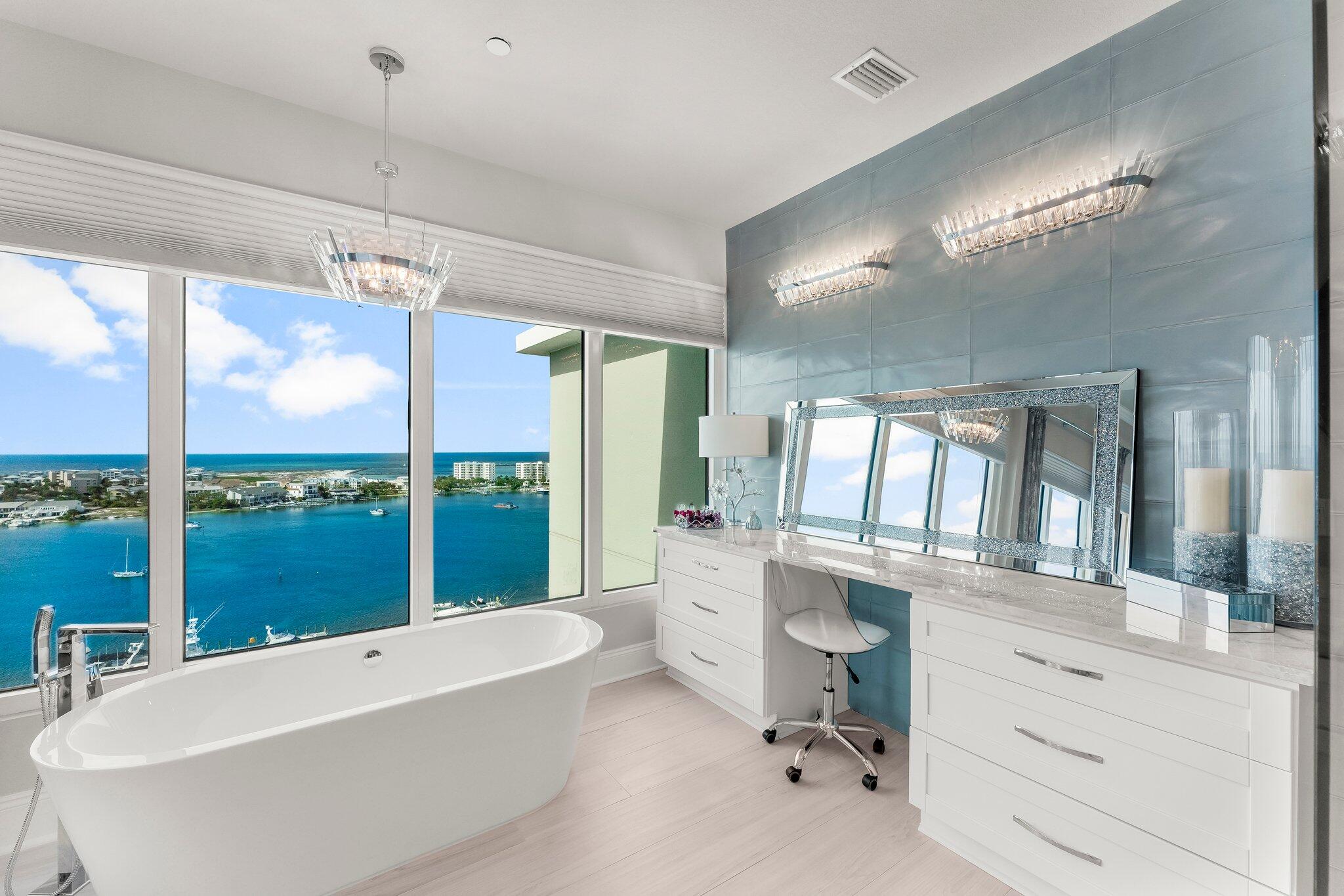 DESTIN YACHT CLUB - Residential