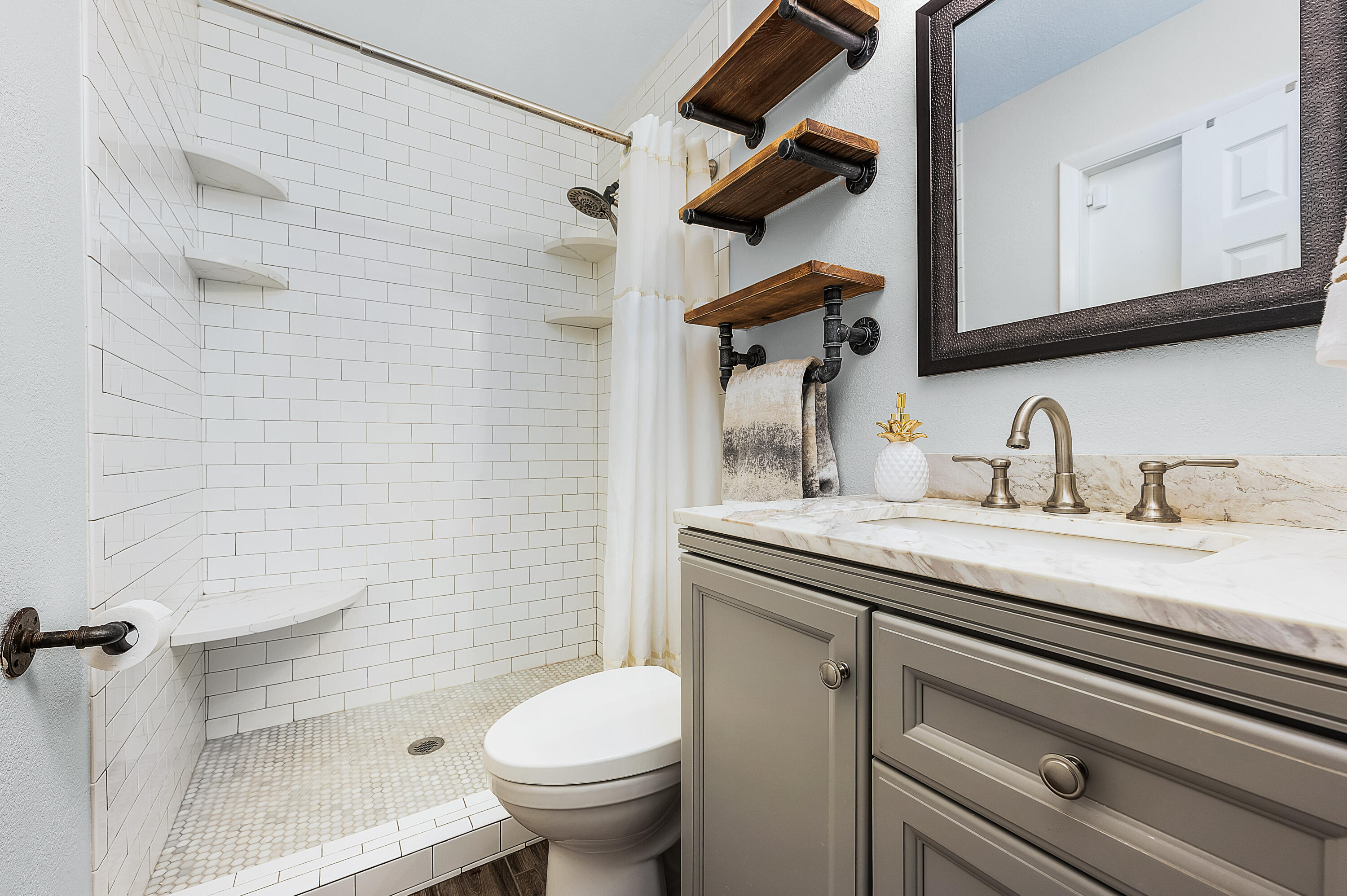 VICTORIA GARDENS 3 - Residential