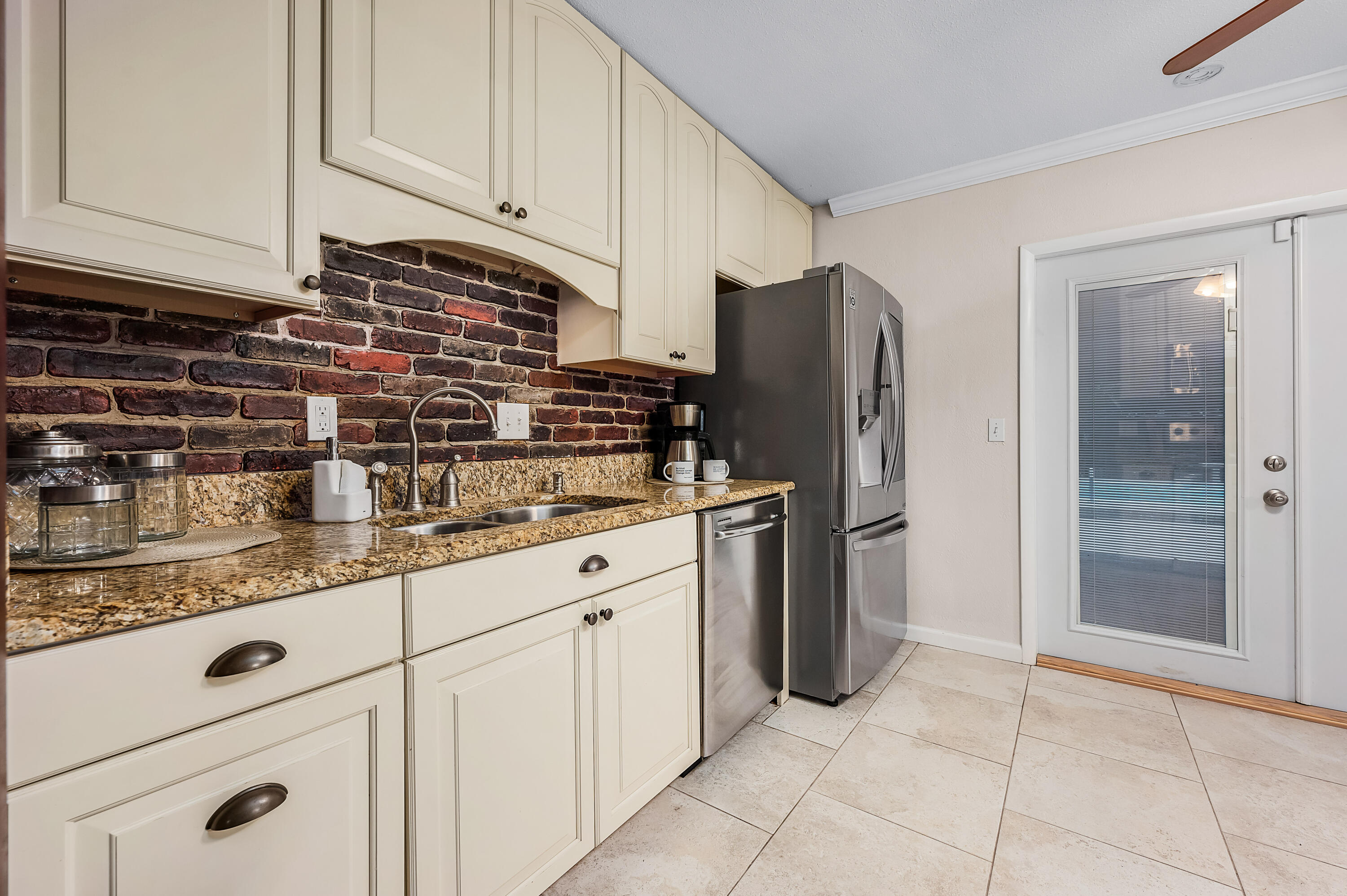 VICTORIA GARDENS 3 - Residential