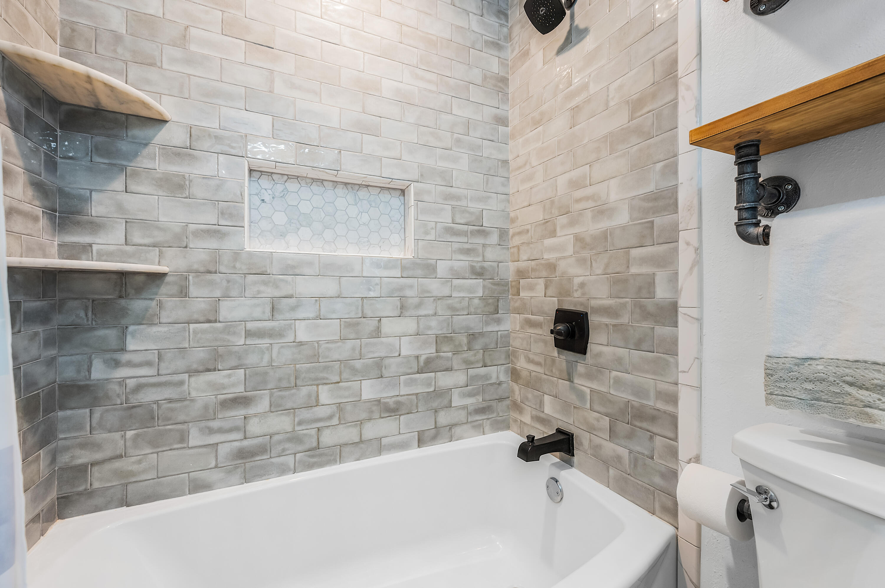 VICTORIA GARDENS 3 - Residential