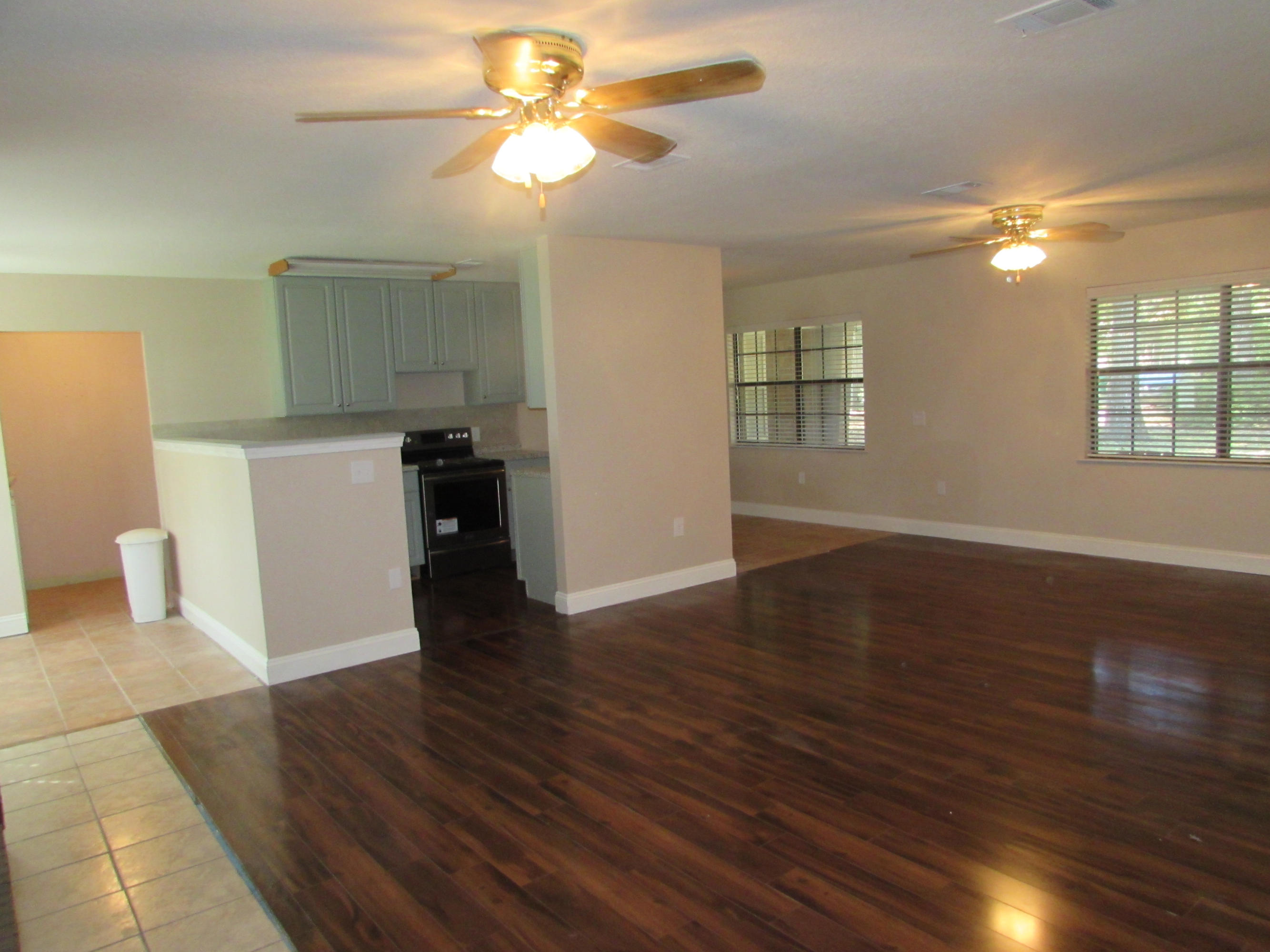 HOLLY HILLS - Residential