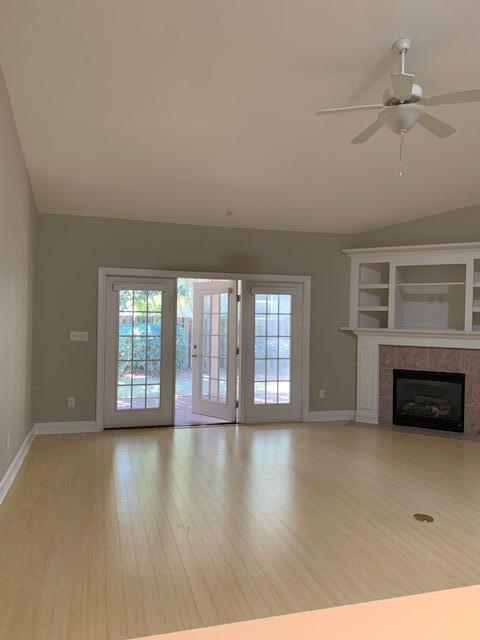 DIAMOND LAKES - Residential Lease