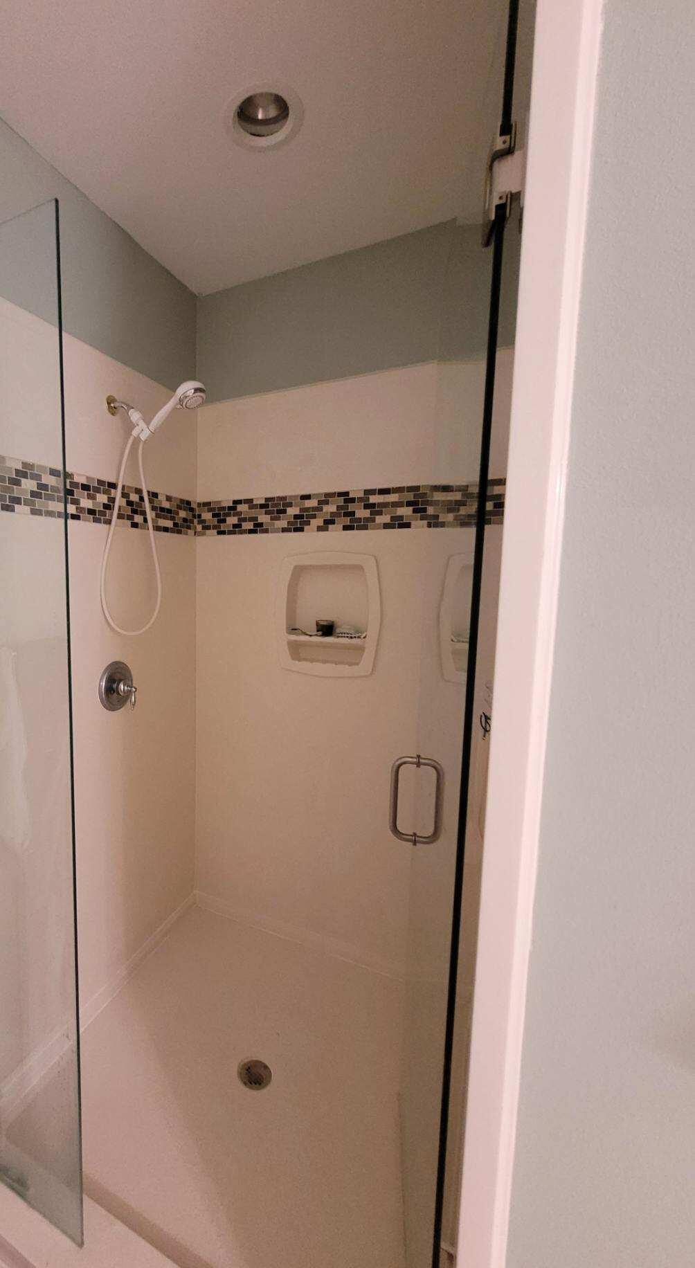 DIAMOND LAKES - Residential Lease