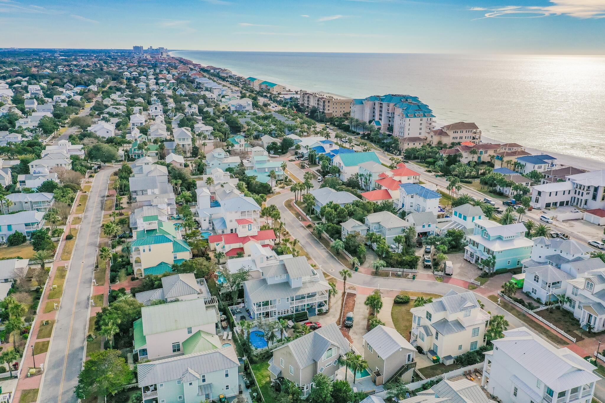 CRYSTAL SHORES - Residential